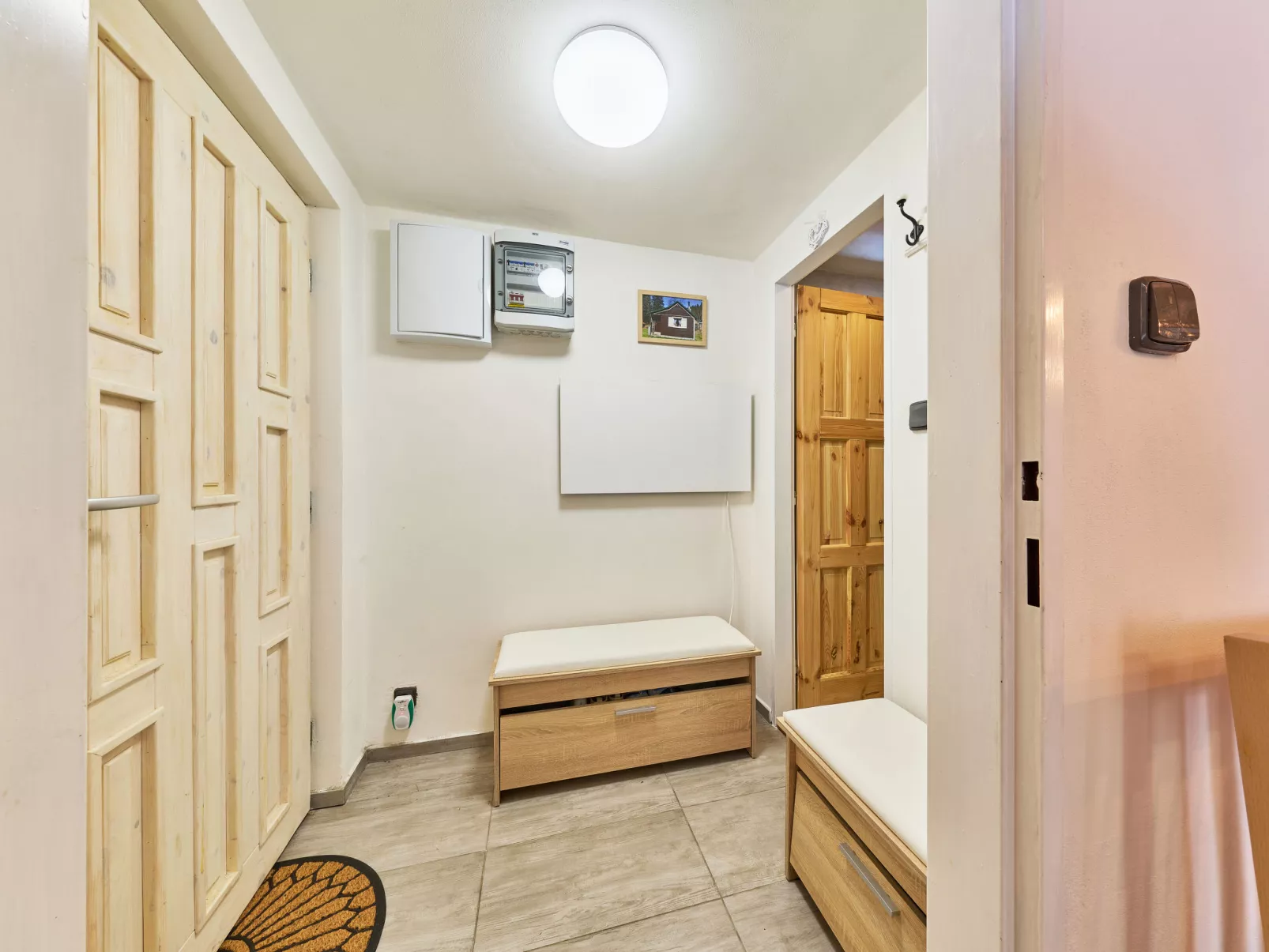 U potůčku - Inside