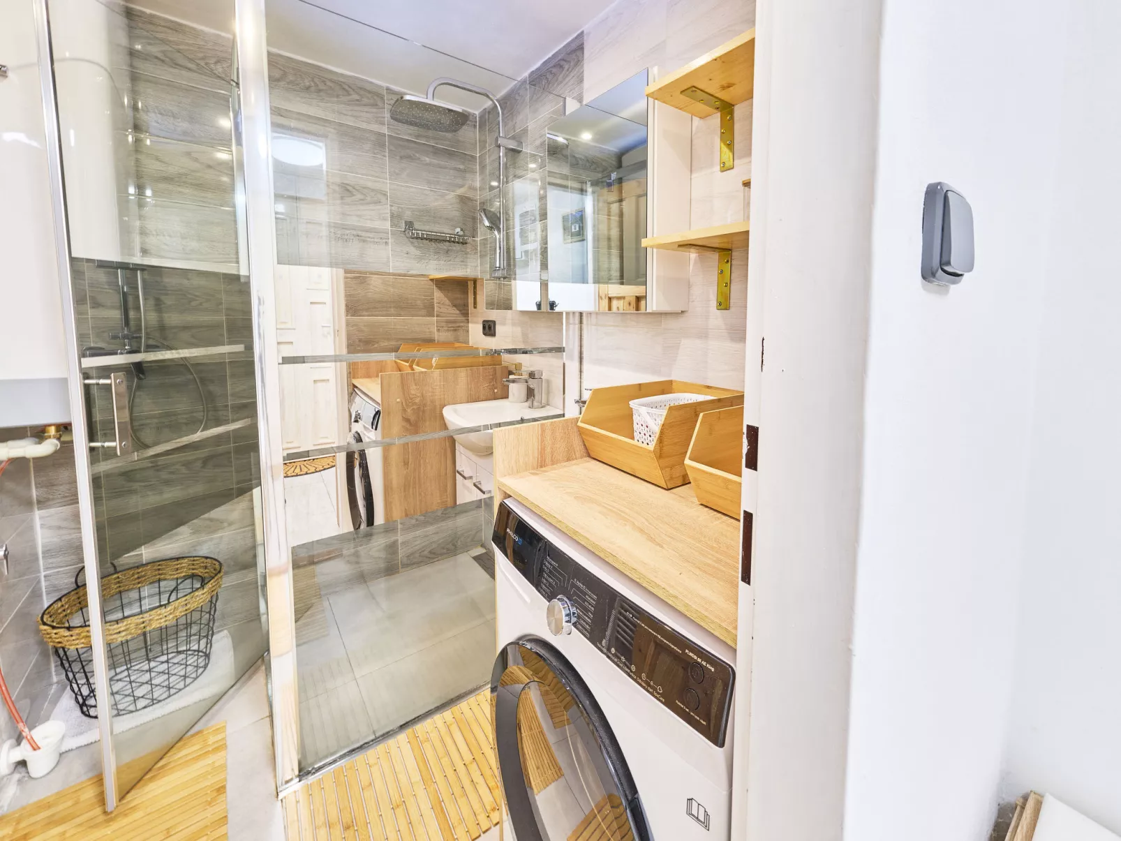 U potůčku - Inside