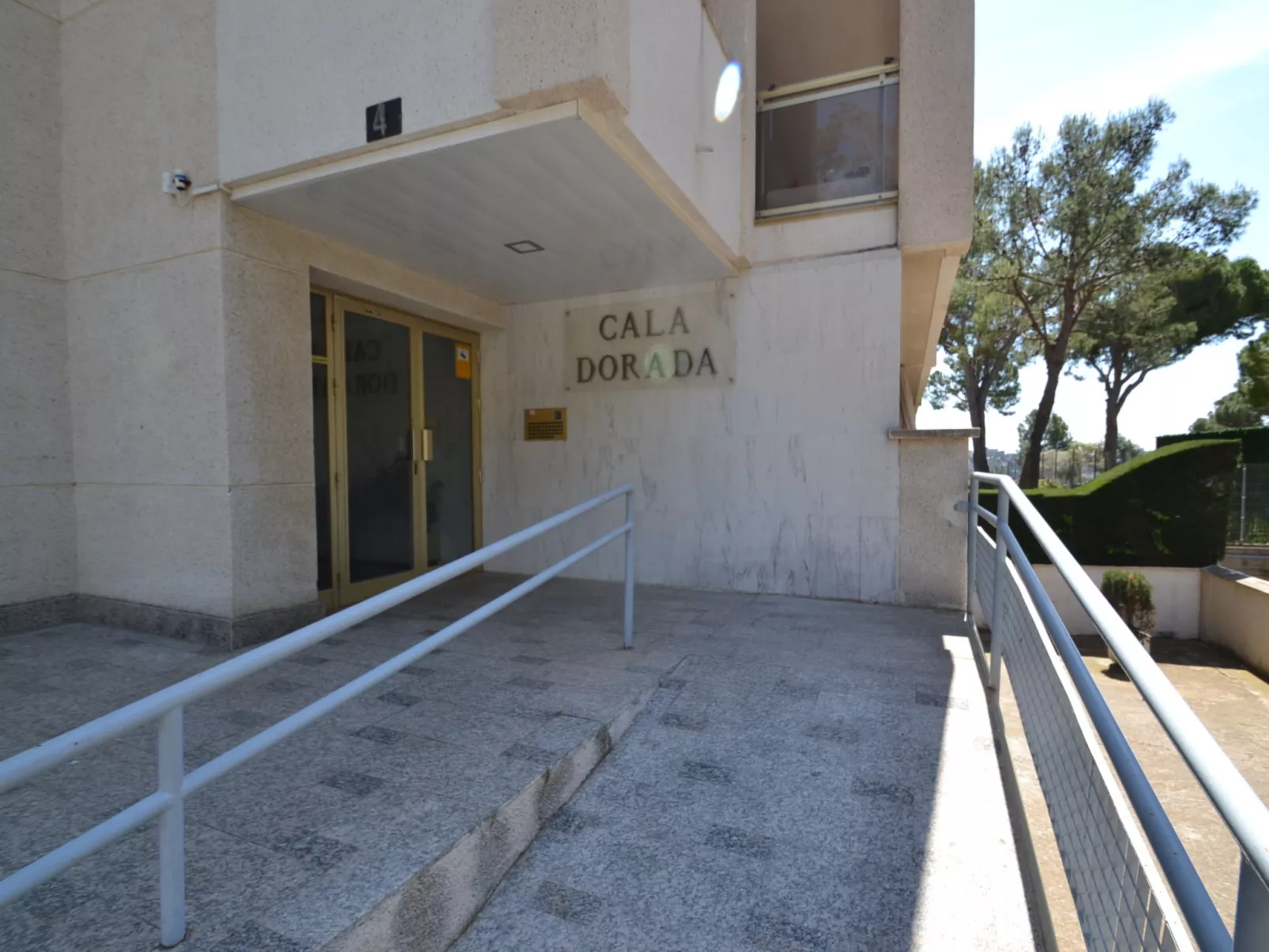 Cala Dorada - Outside