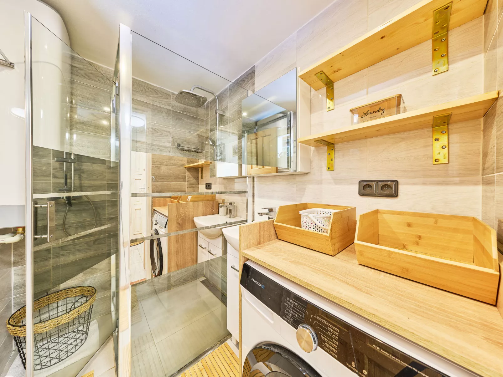 U potůčku - Inside