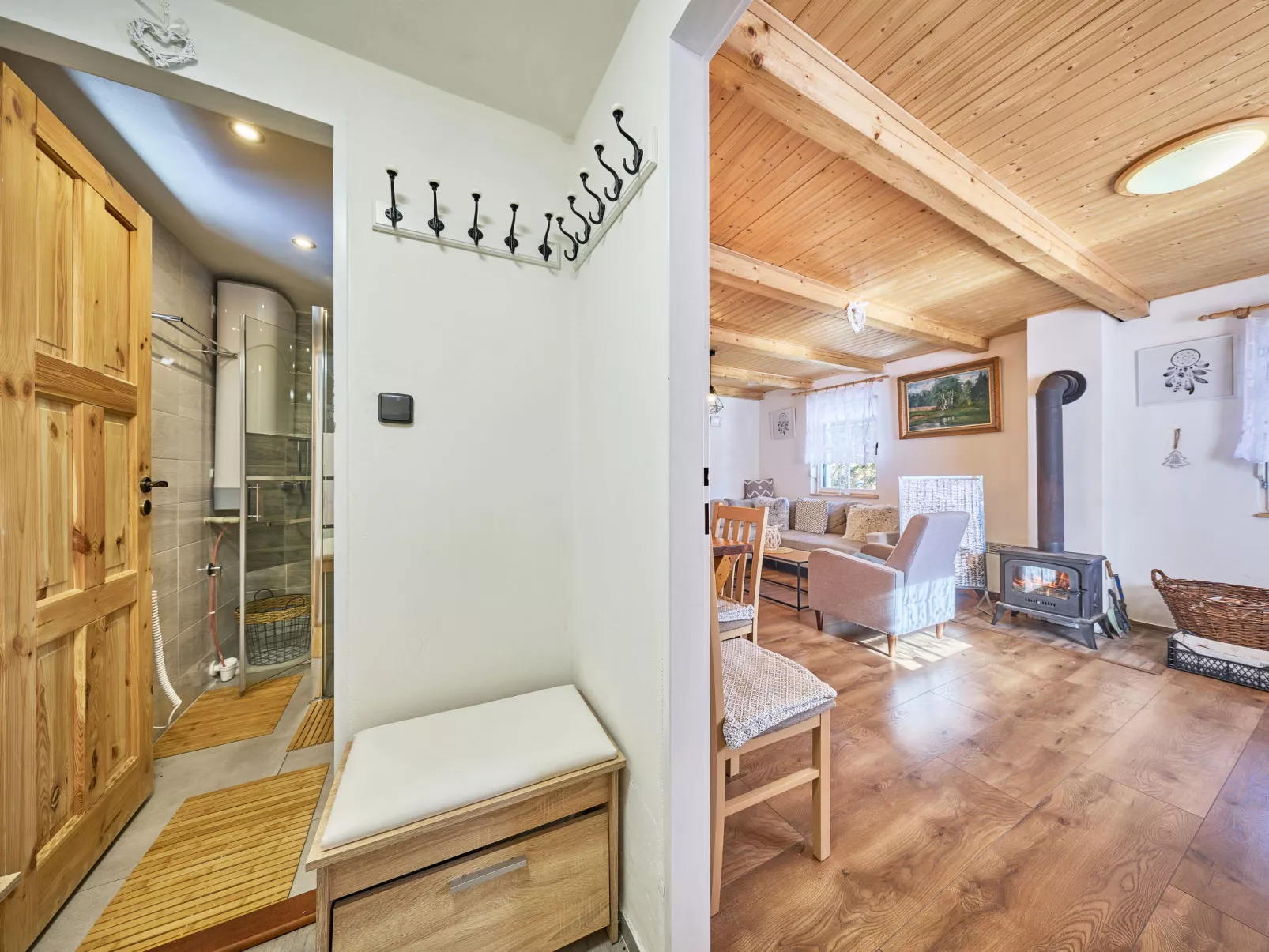 U potůčku - Inside