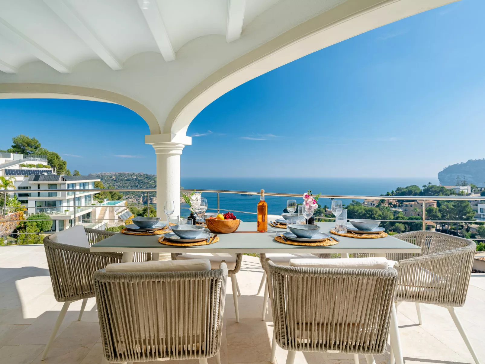 Tintorera Mar Azul - Outside