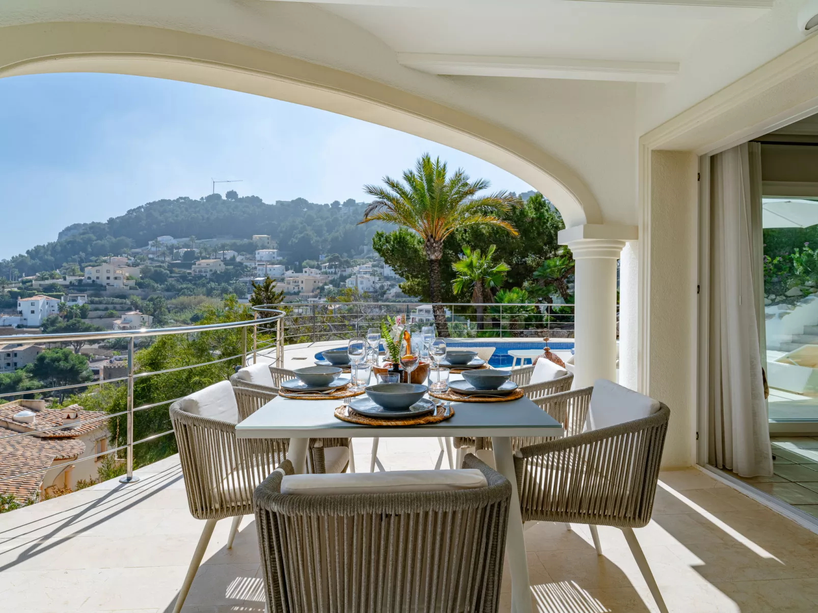 Tintorera Mar Azul - Outside