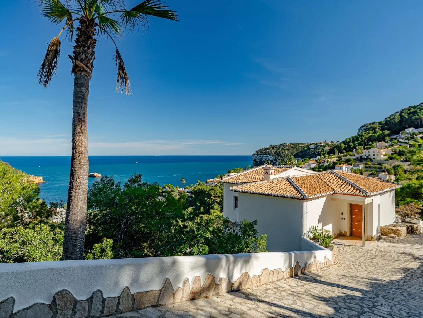 Tintorera Mar Azul - Outside