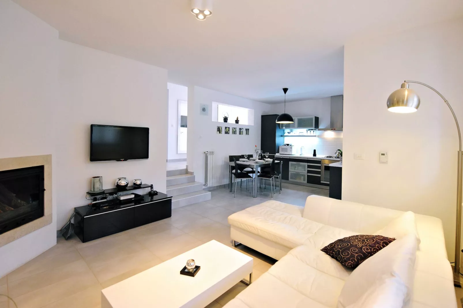 Villa Gea - Three Bedroom Villa with Swimming Pool