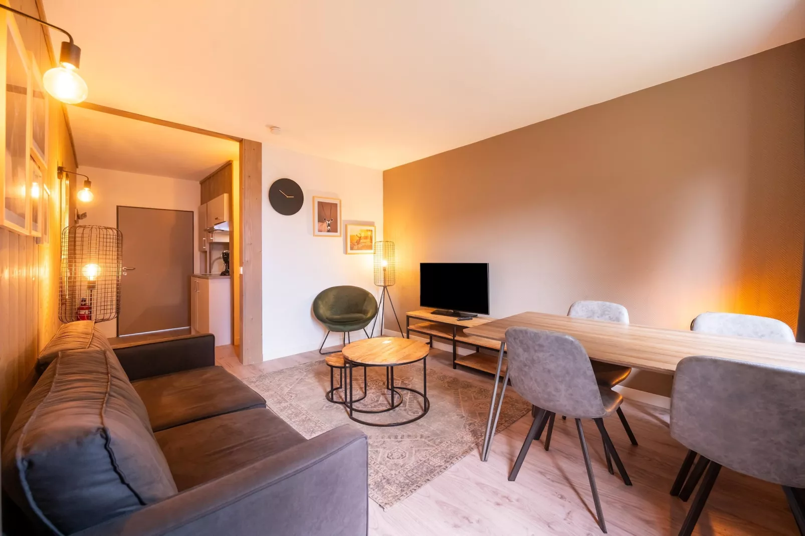 Apartment First Floor - Wohnzimmer