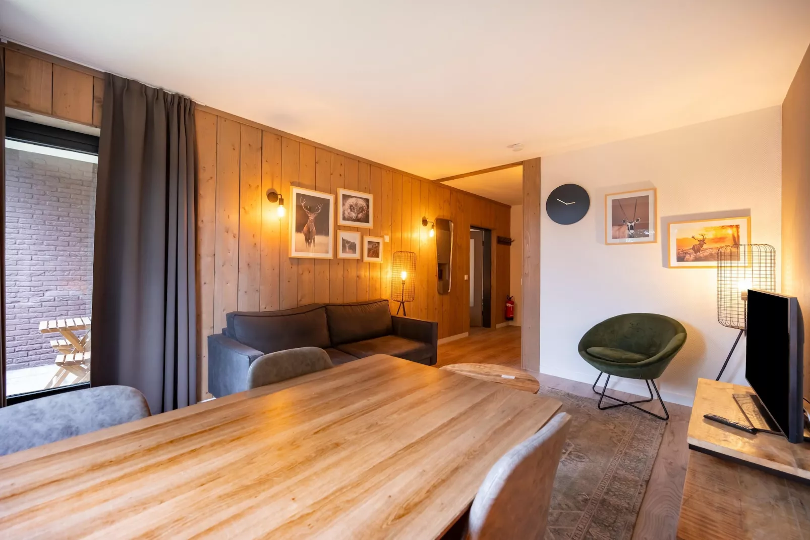 Apartment Basement 1 - Esszimmer