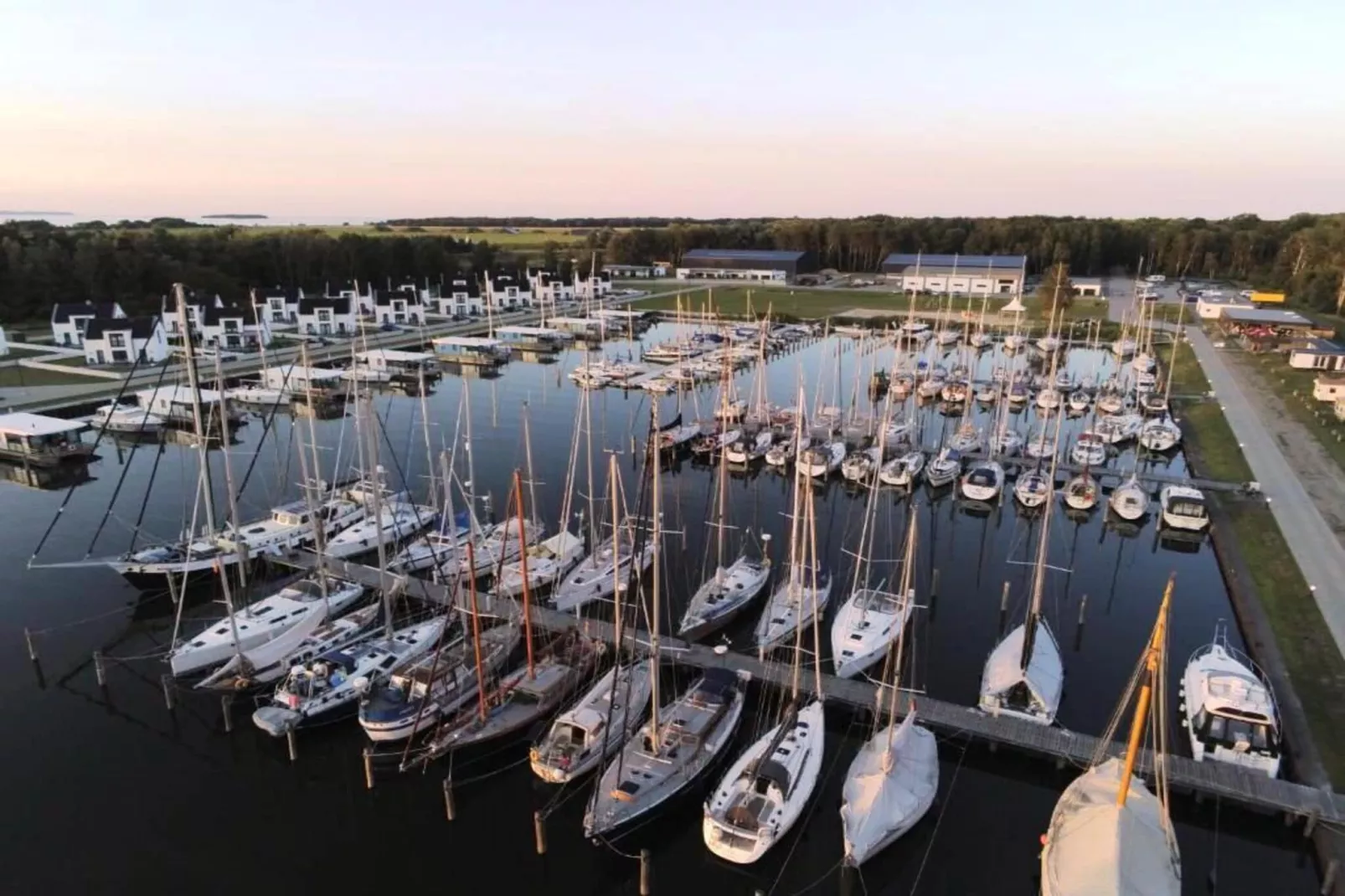 Am Yachthafen 16 Adelsberger - Areas within 1km in summer