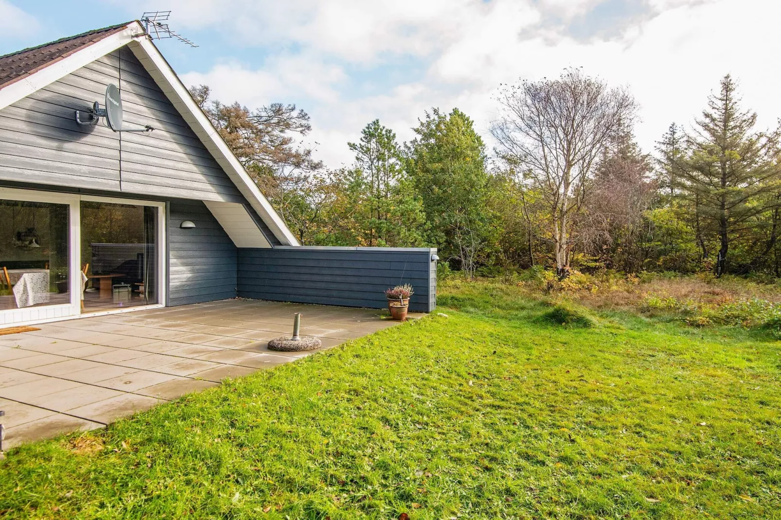3-Bed Retreat with Modern Kitchen