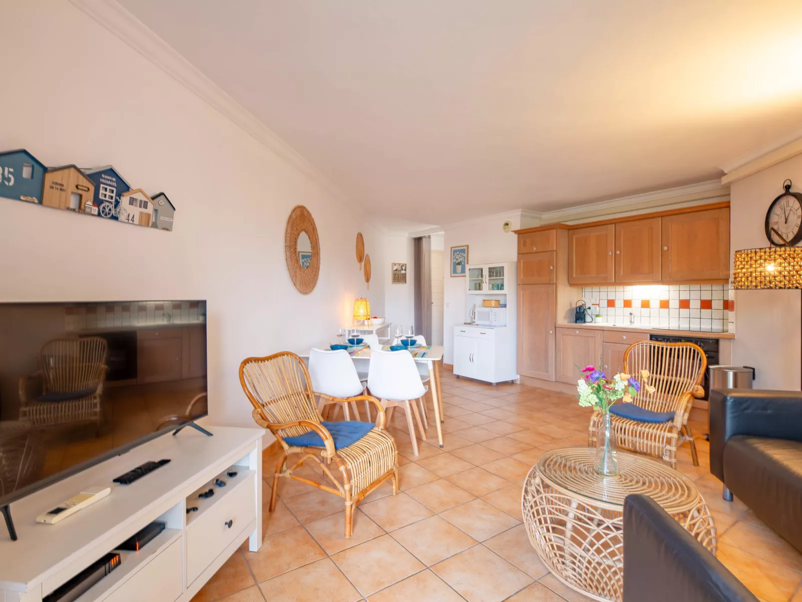 Les Pins Bleus - Drinnen