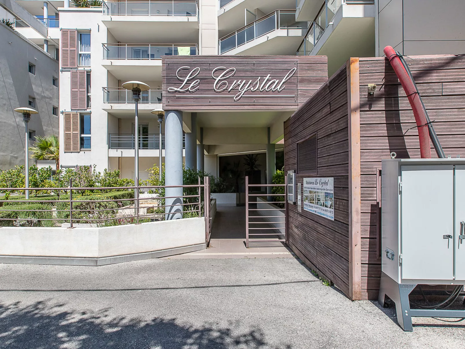 Le Crystal - Inside