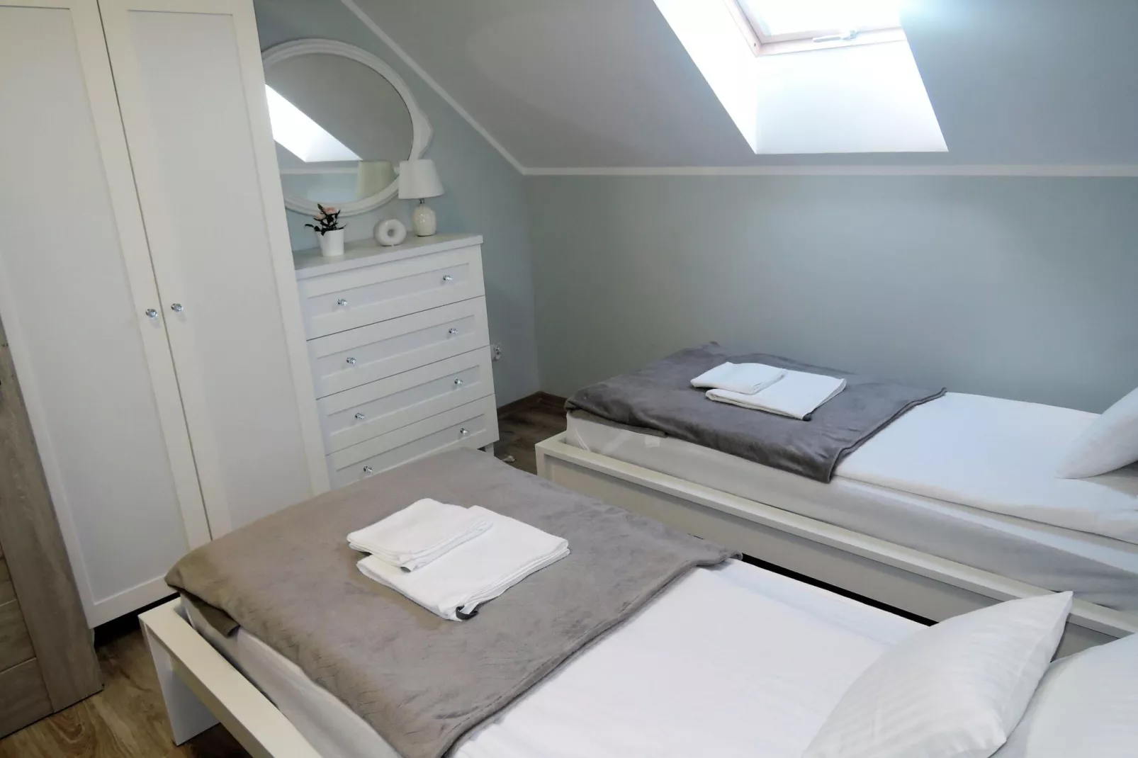 Komfortowy apartament z basenem i ogrodem dla 6 osób w Stepniczce-Bedroom
