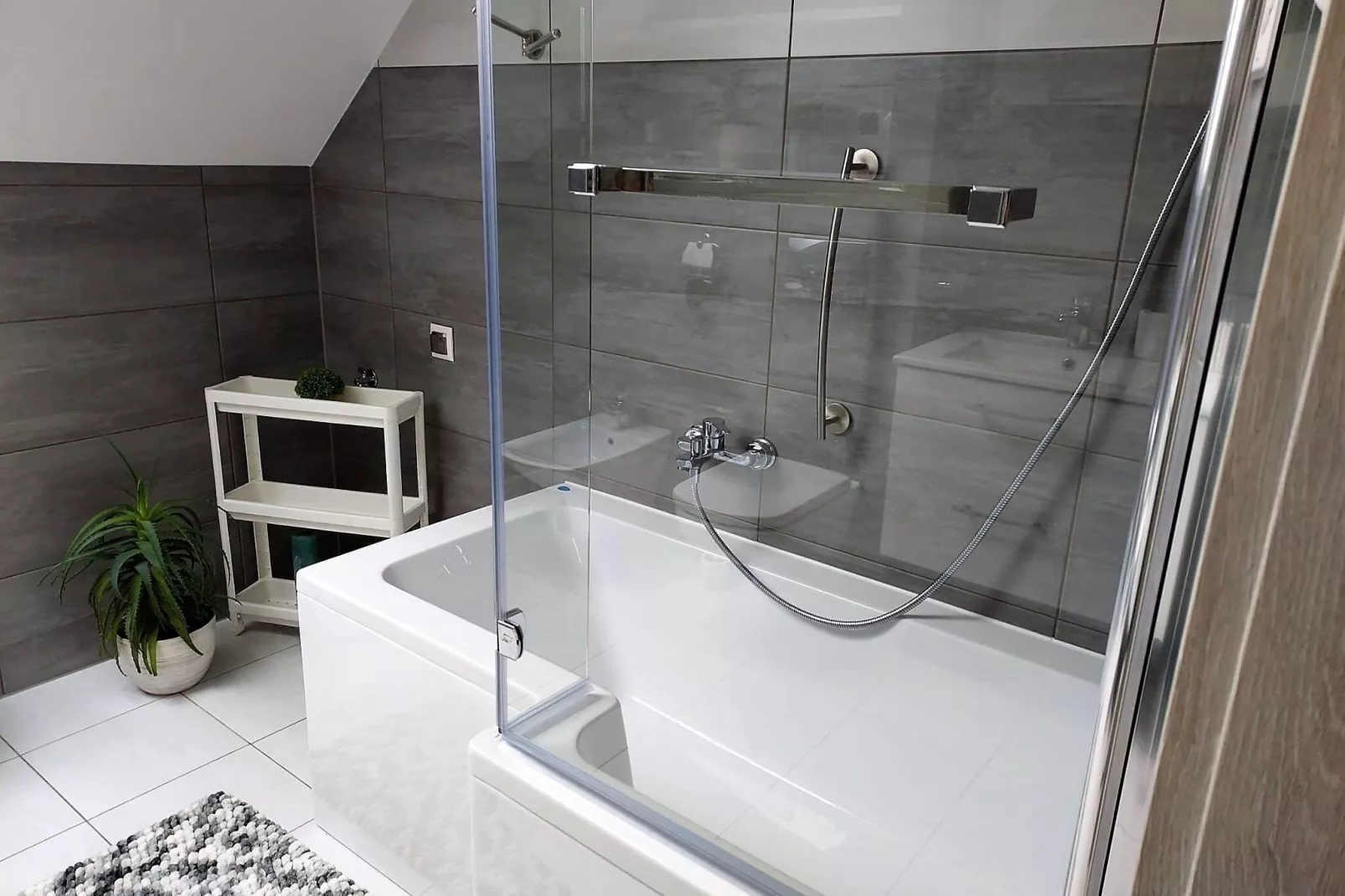 Komfortowy apartament z basenem i ogrodem dla 6 osób w Stepniczce-Bathroom