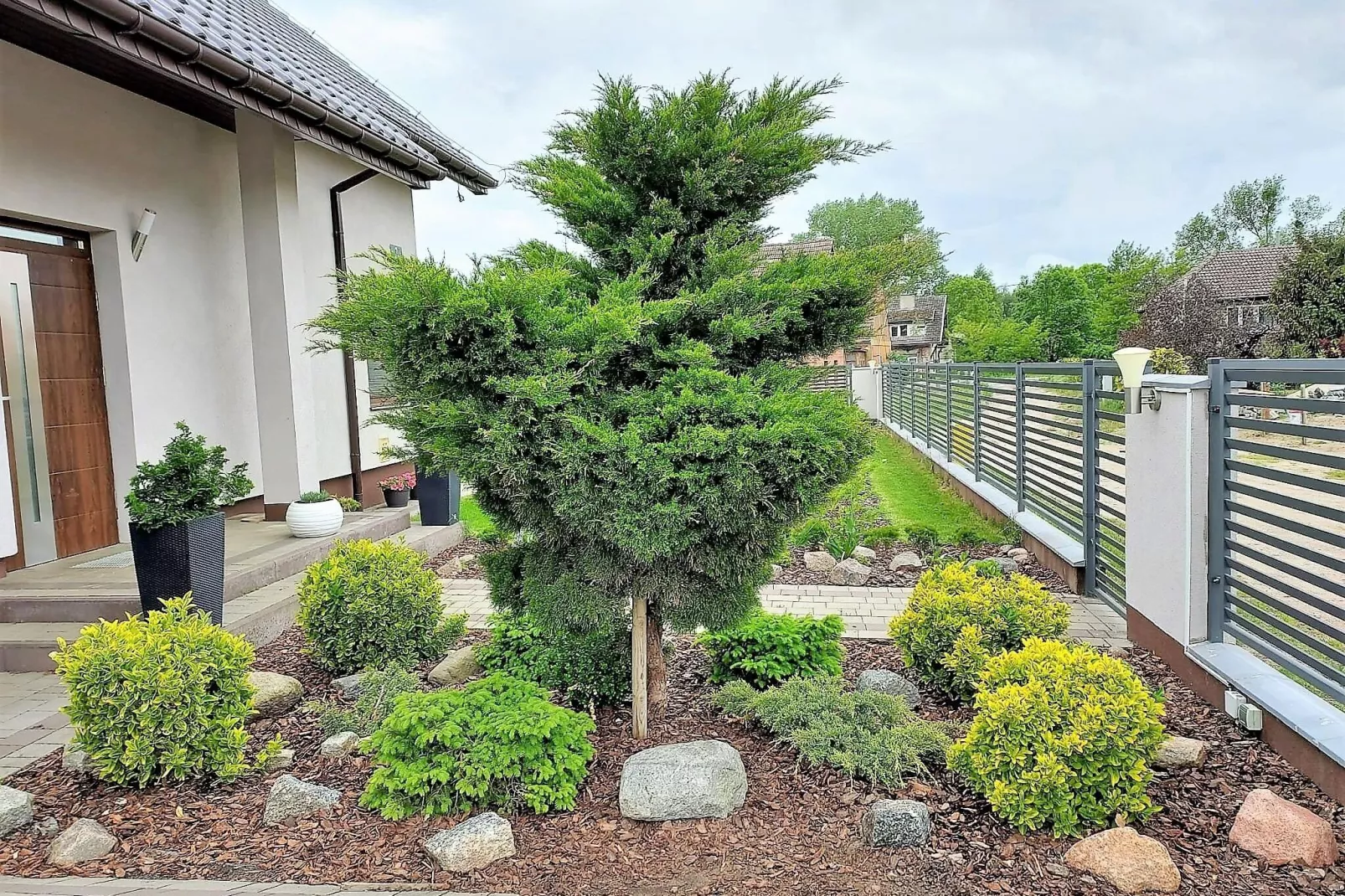 Komfortowy apartament z basenem i ogrodem dla 6 osób w Stepniczce-Gardens summer