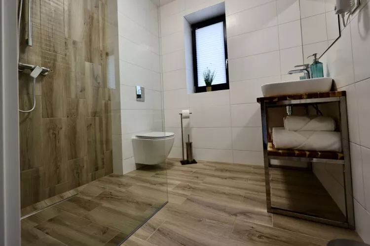 Komfortowy dom wakacyjny bliźniak przy plaży w Stepnicy-Bathroom