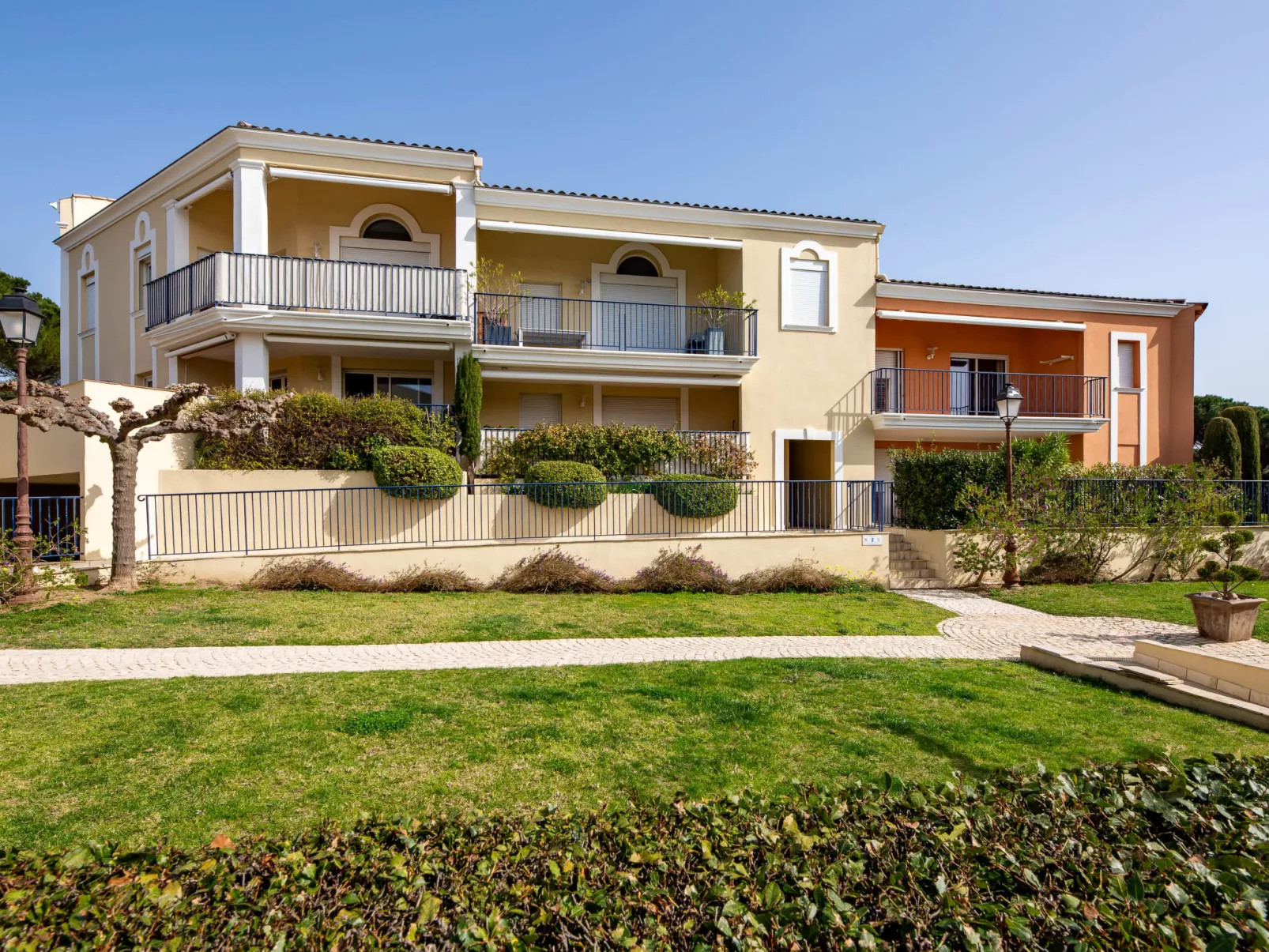 Les Pins Bleus - Draußen