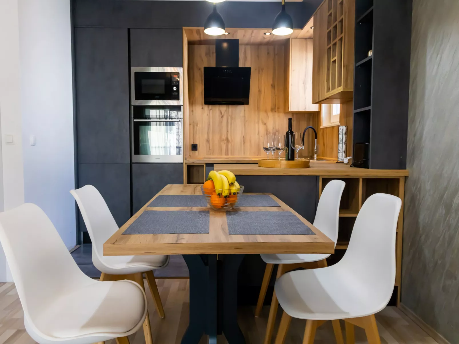 Sunny Adriatic - Drinnen