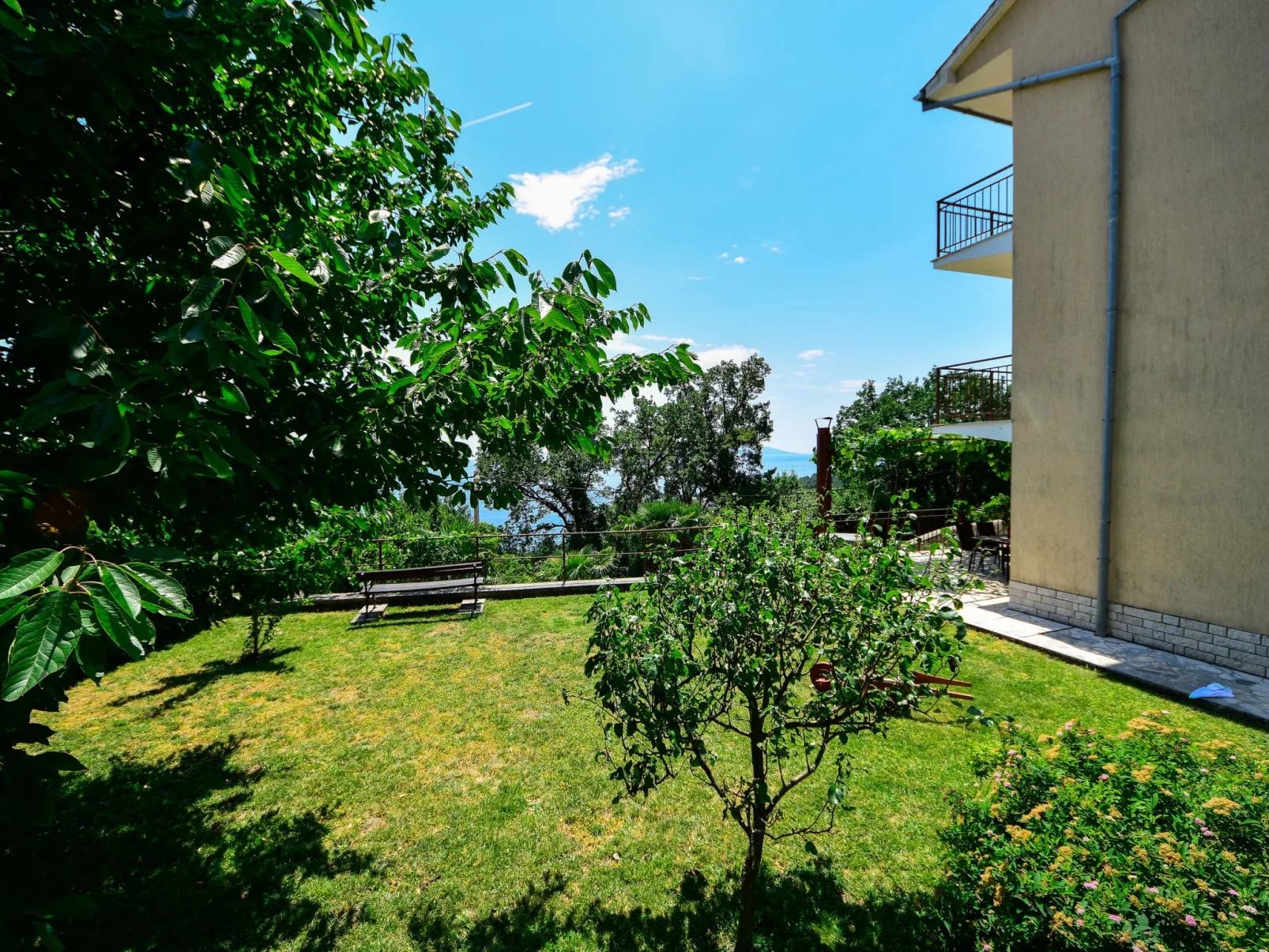 Nives - Outside