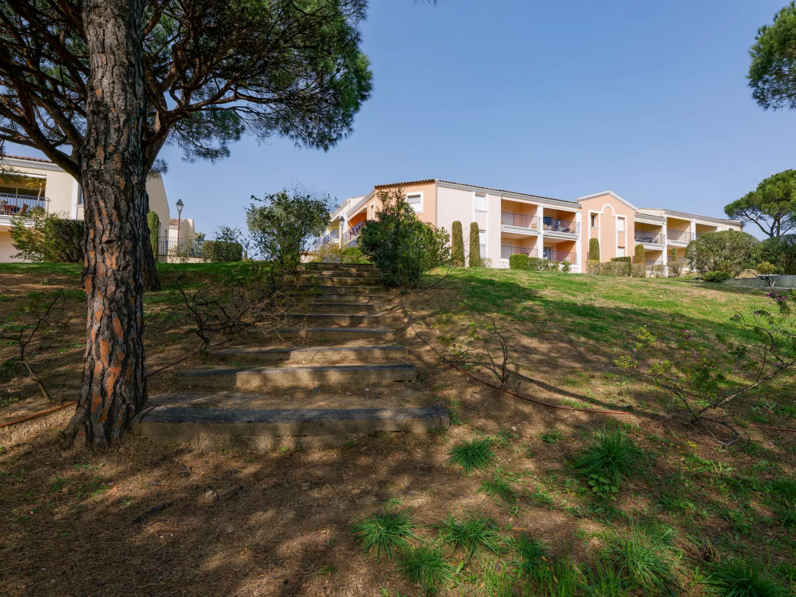 Les Pins Bleus - Draußen