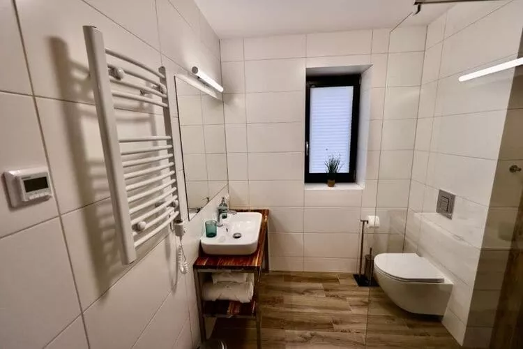 Połowa domu wakacyjnego przy plaży w Stepnicy-Bathroom