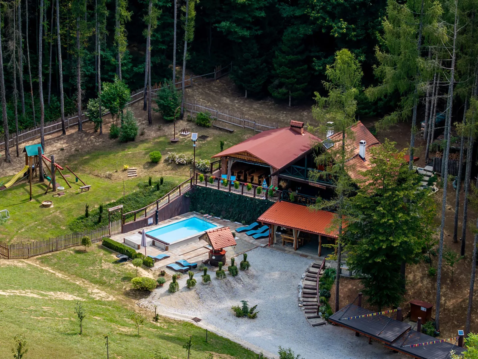 Pine Hill - Draußen