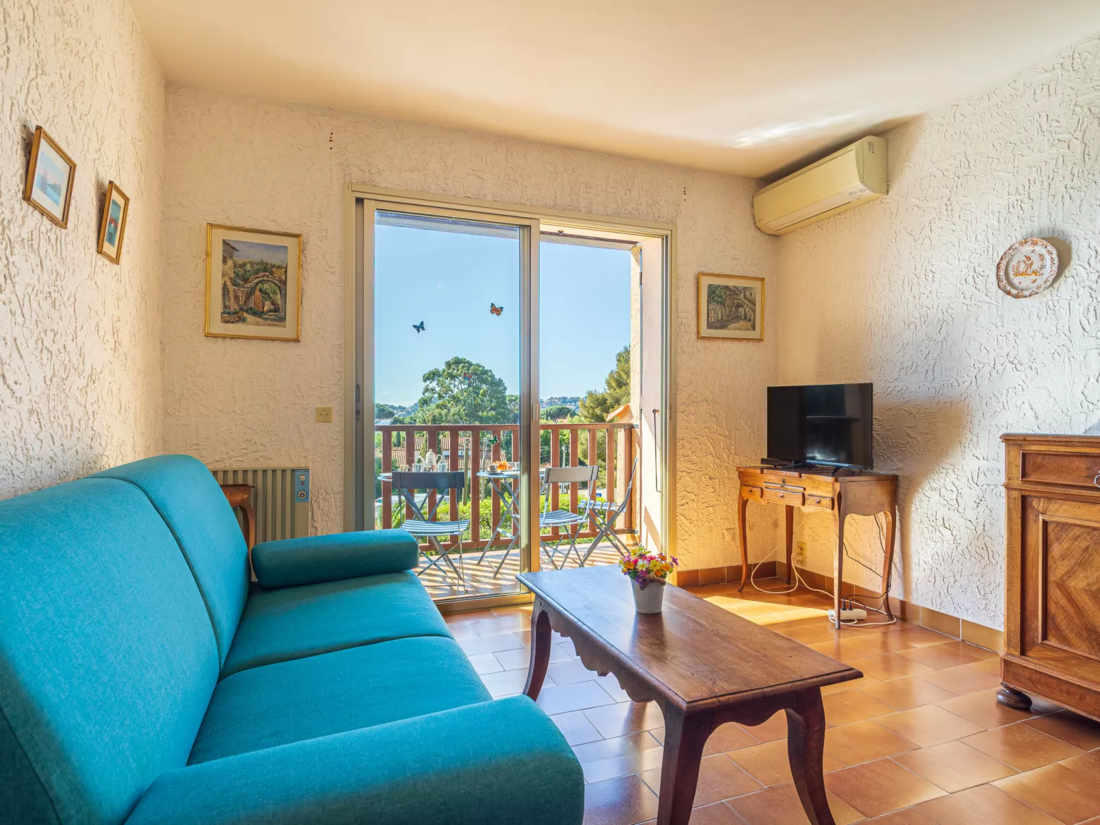 Des Moulins - Inside