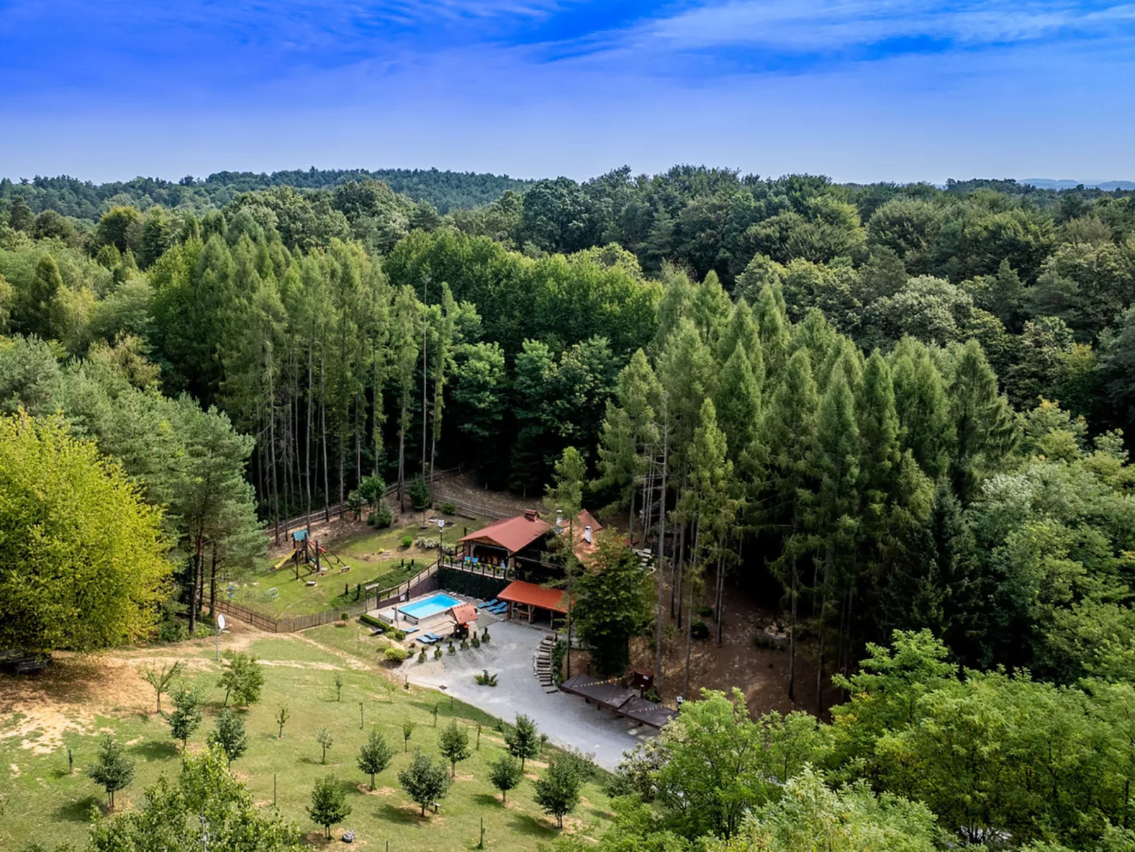 Pine Hill - Draußen