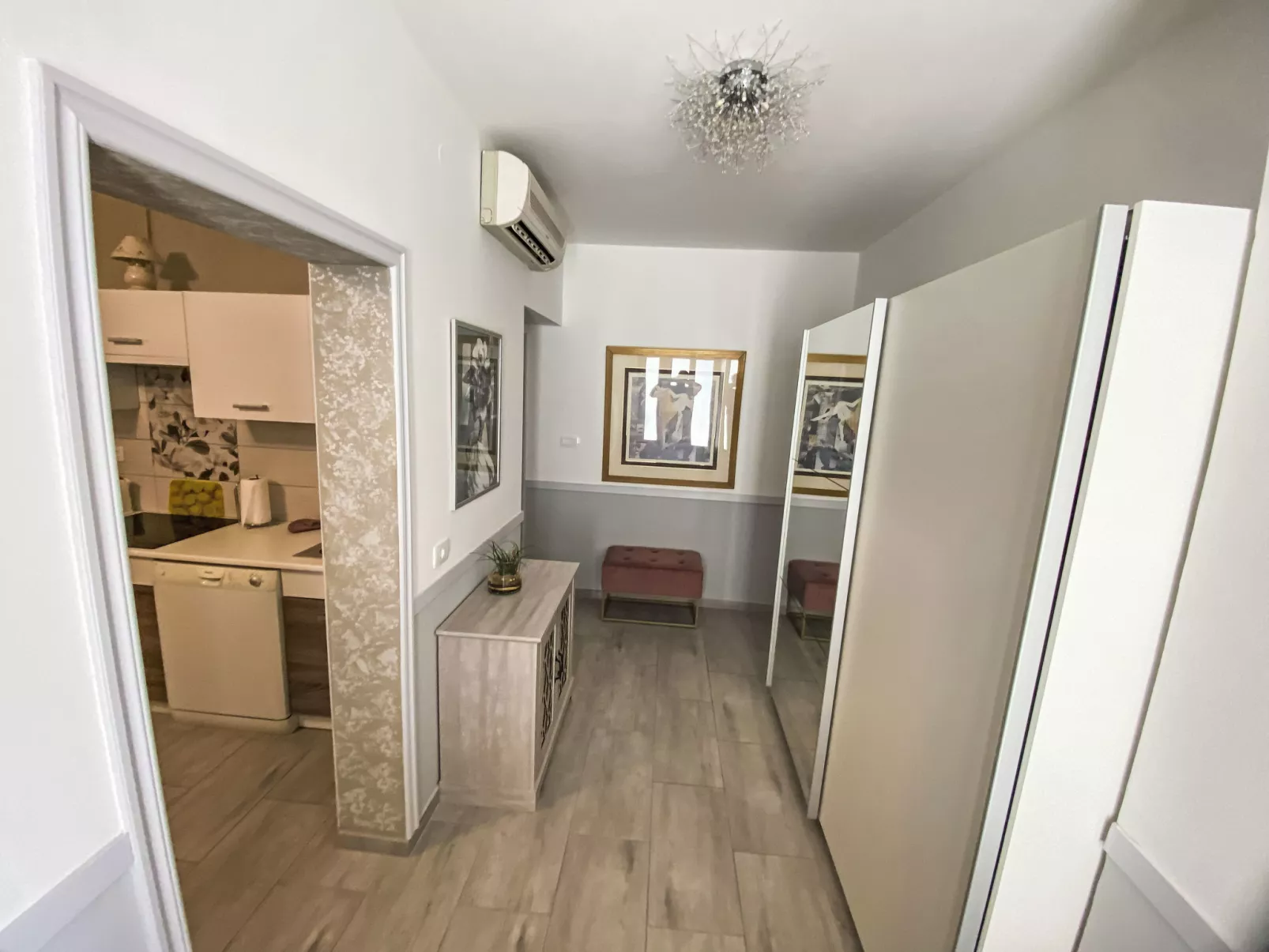 Partial sea & city view - Dedans