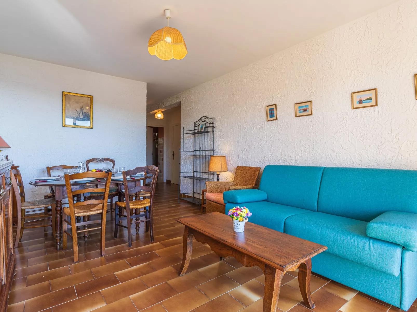 Des Moulins - Inside