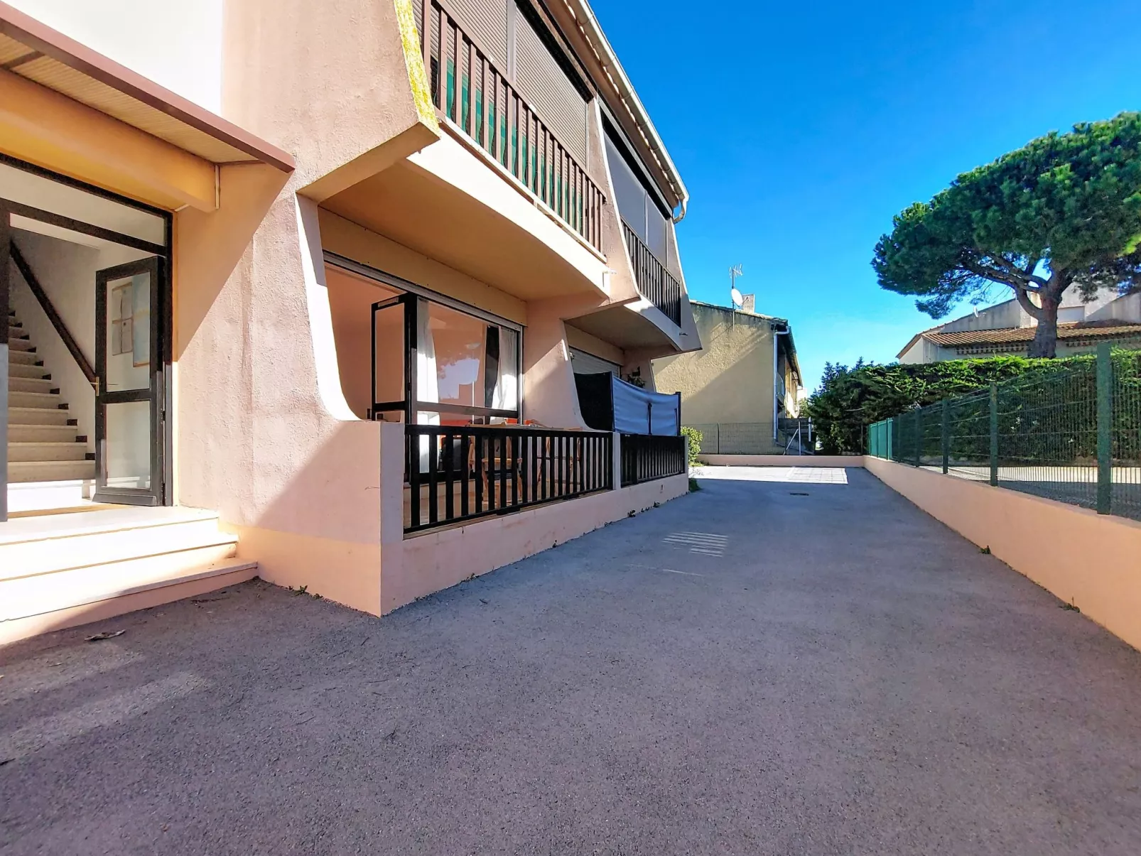 Saint Patrick - Outside