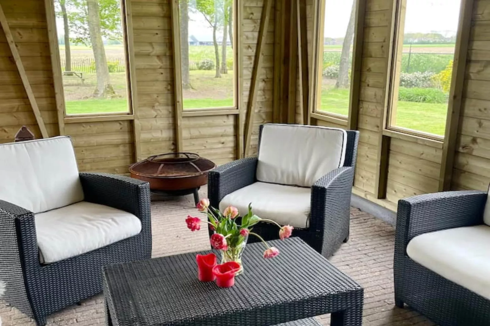 6 - Persons Forest Bungalow (copy) - Salon
