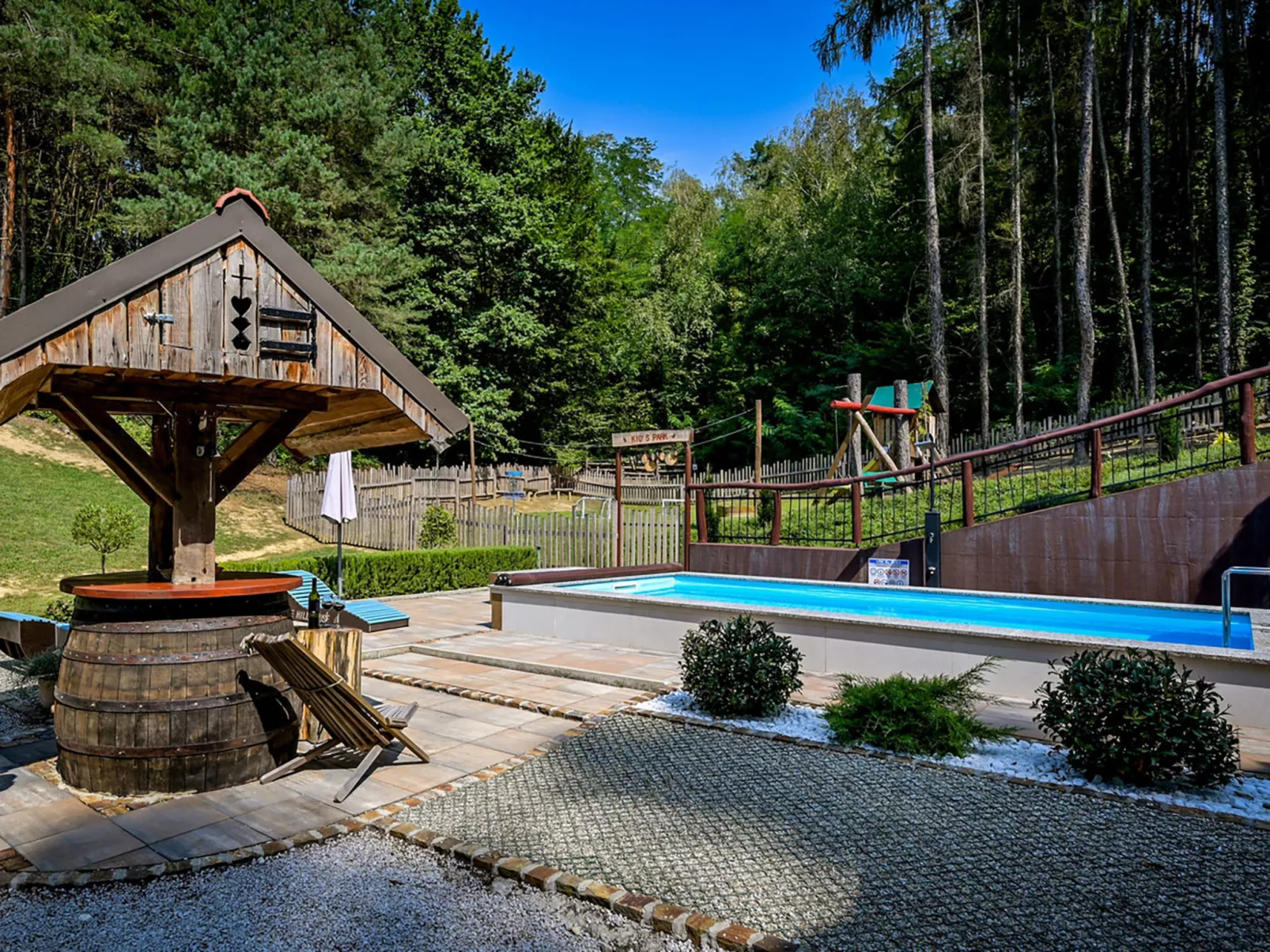 Pine Hill - Draußen