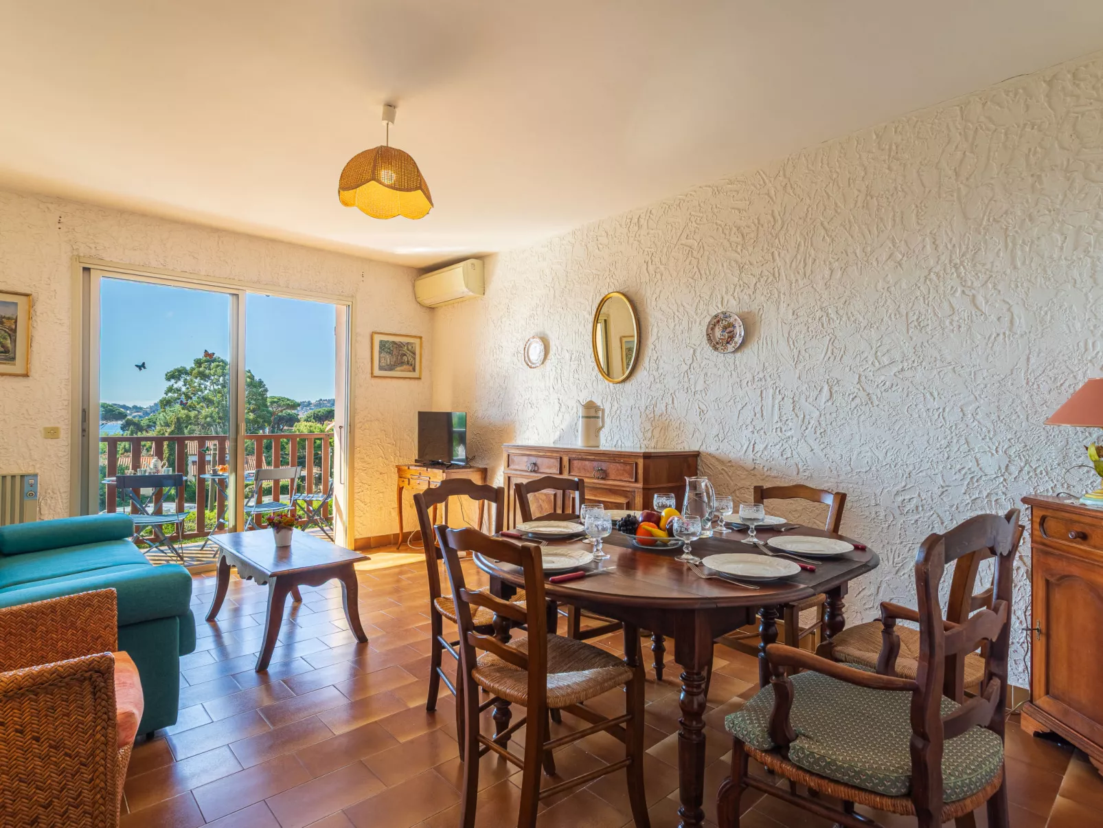 Des Moulins - Inside