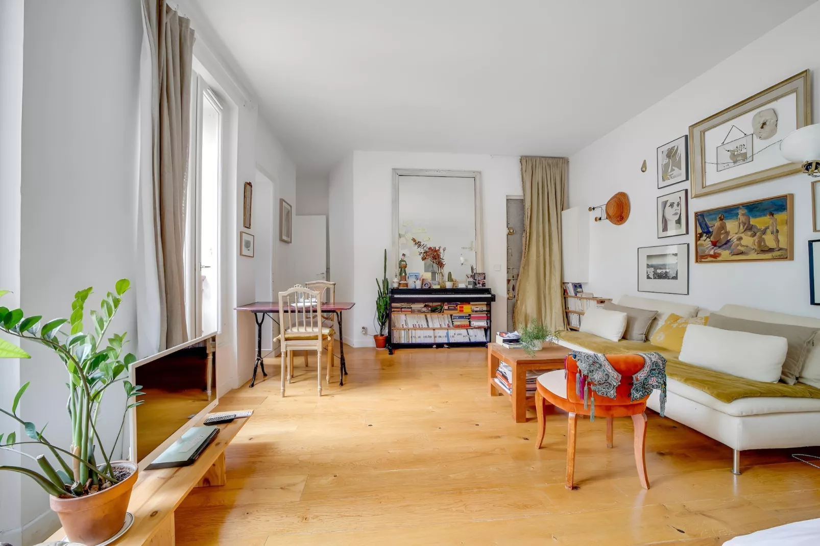 Lovely apartment near Paris - Living room