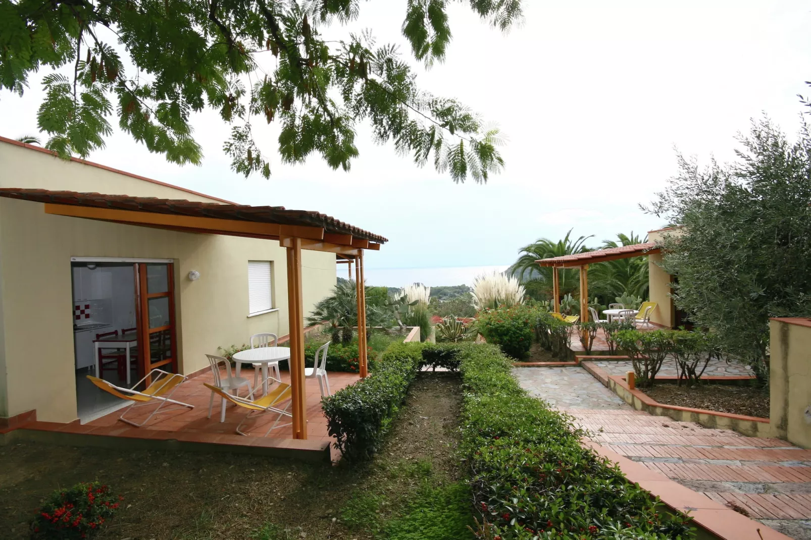 Casa Gialla - Exterior in summer