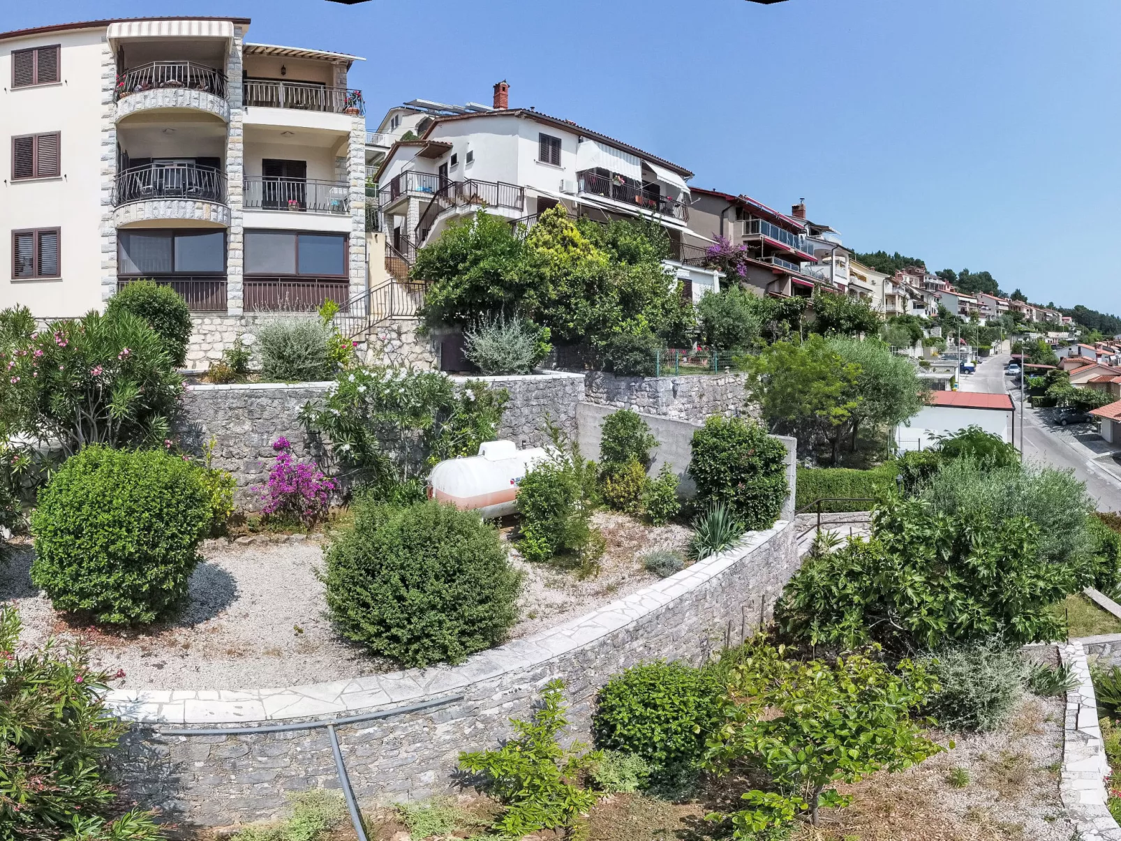 Partial sea & city view - Dehors