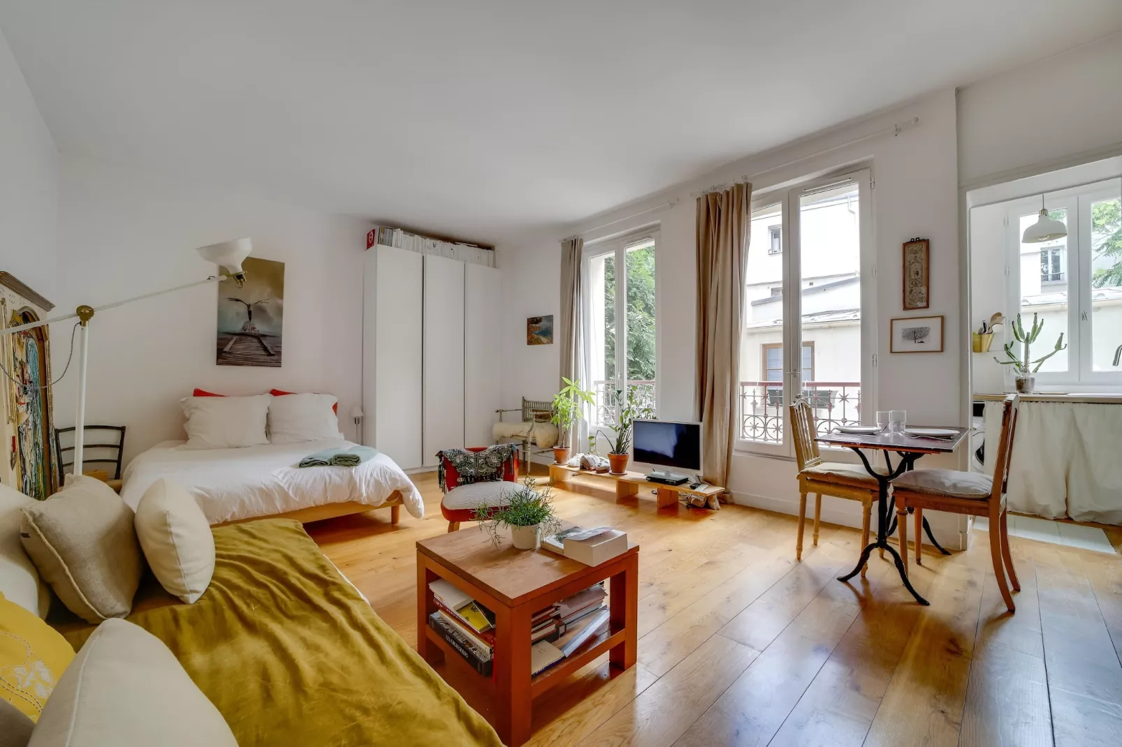 Lovely apartment near Paris - Living room