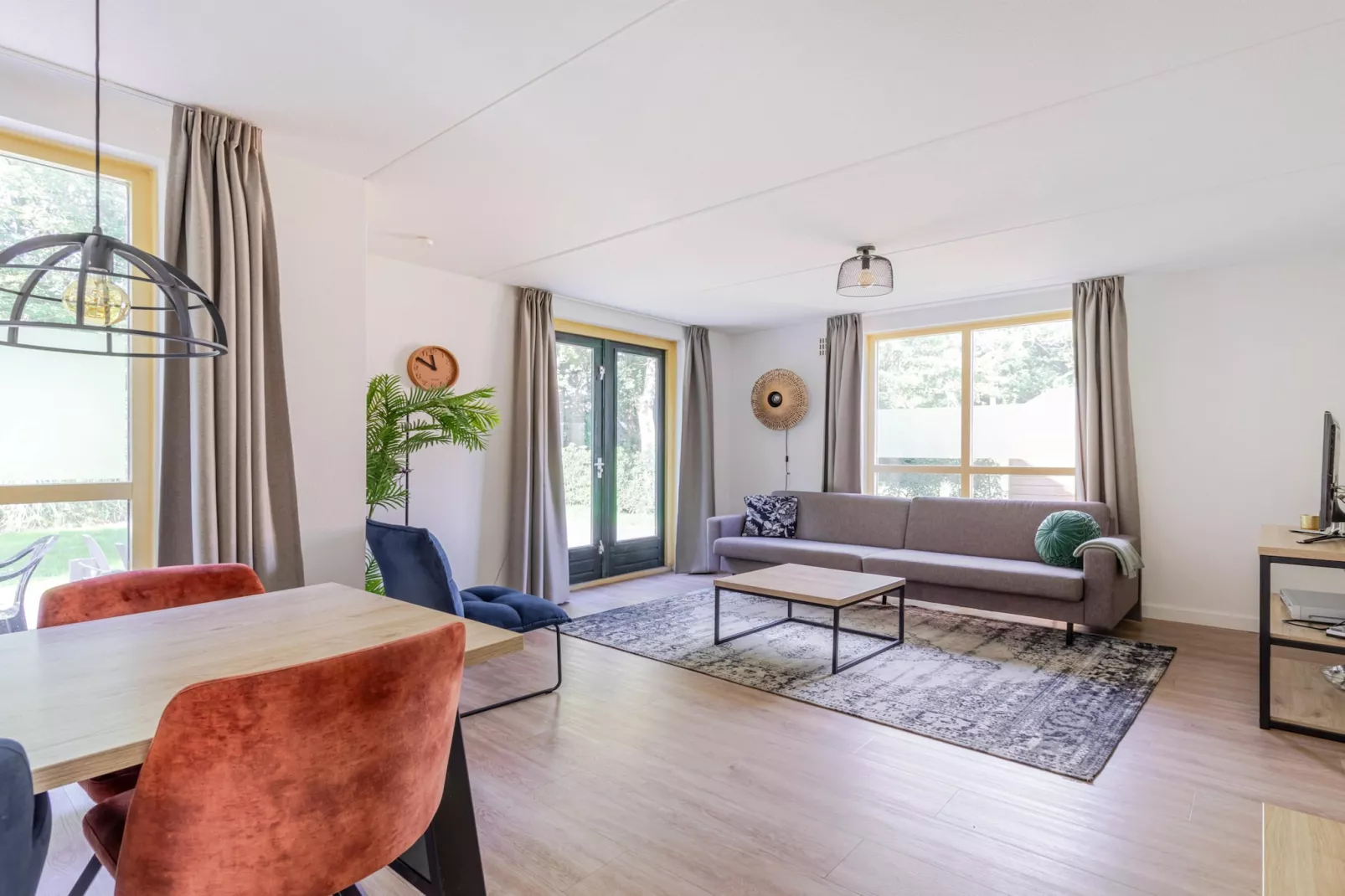 7 - Persoons Forest 217 Sauna Bungalow (copy) (copy) (copy) - Living room