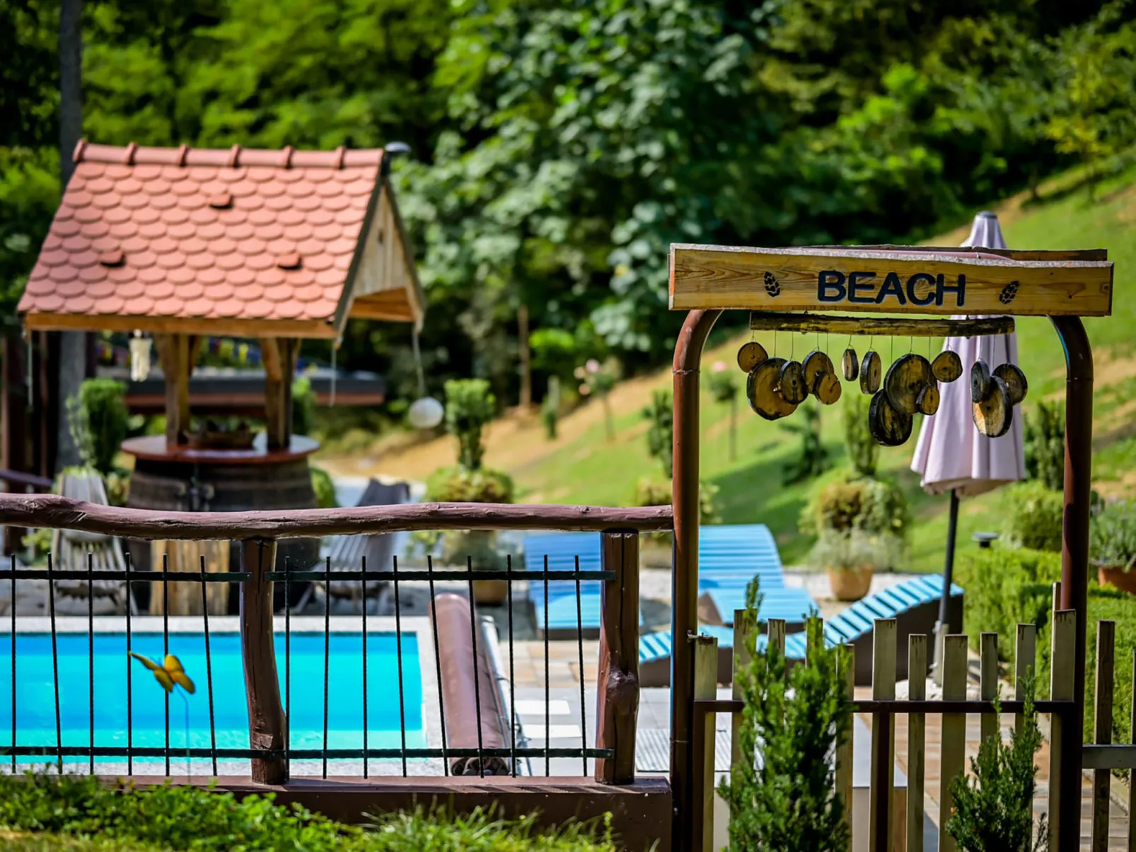 Pine Hill - Draußen