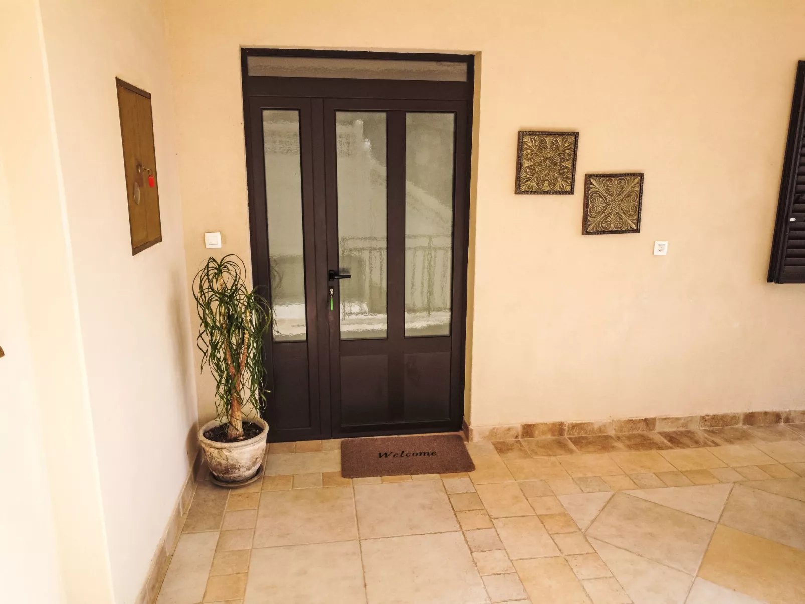 Partial sea & city view - Dedans