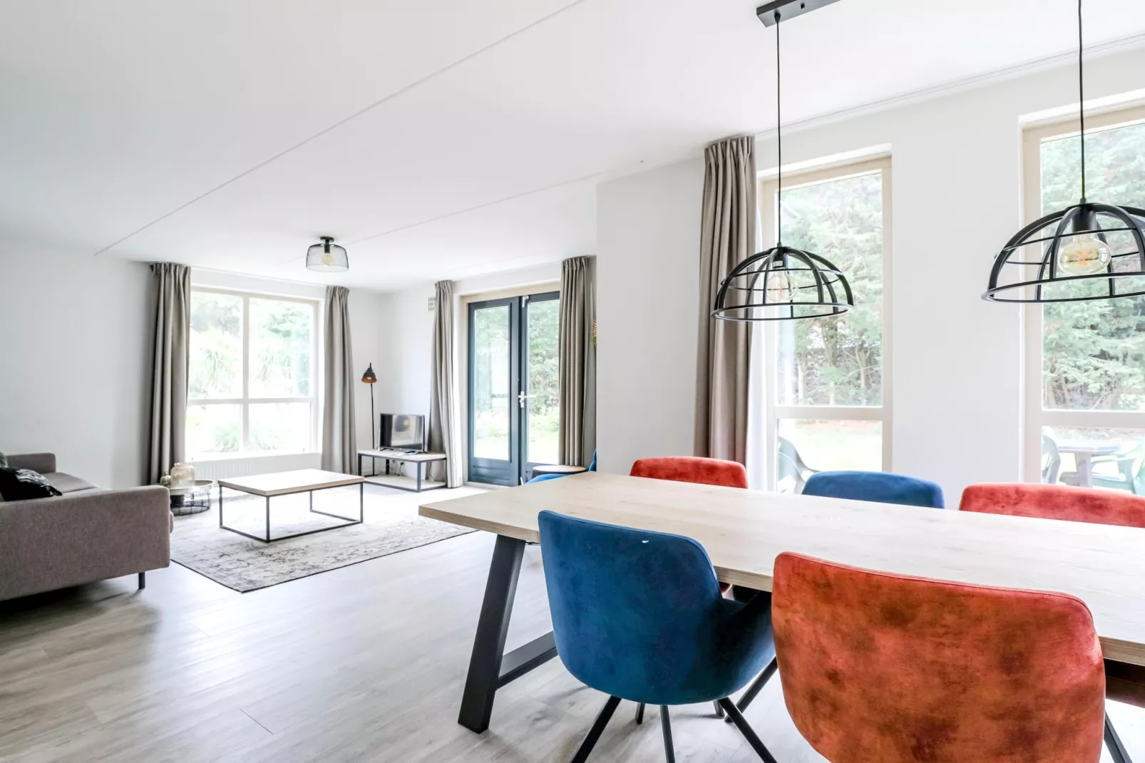 7 - Persoons Forest 217 Sauna Bungalow (copy) (copy) (copy) (copy) - Dining room