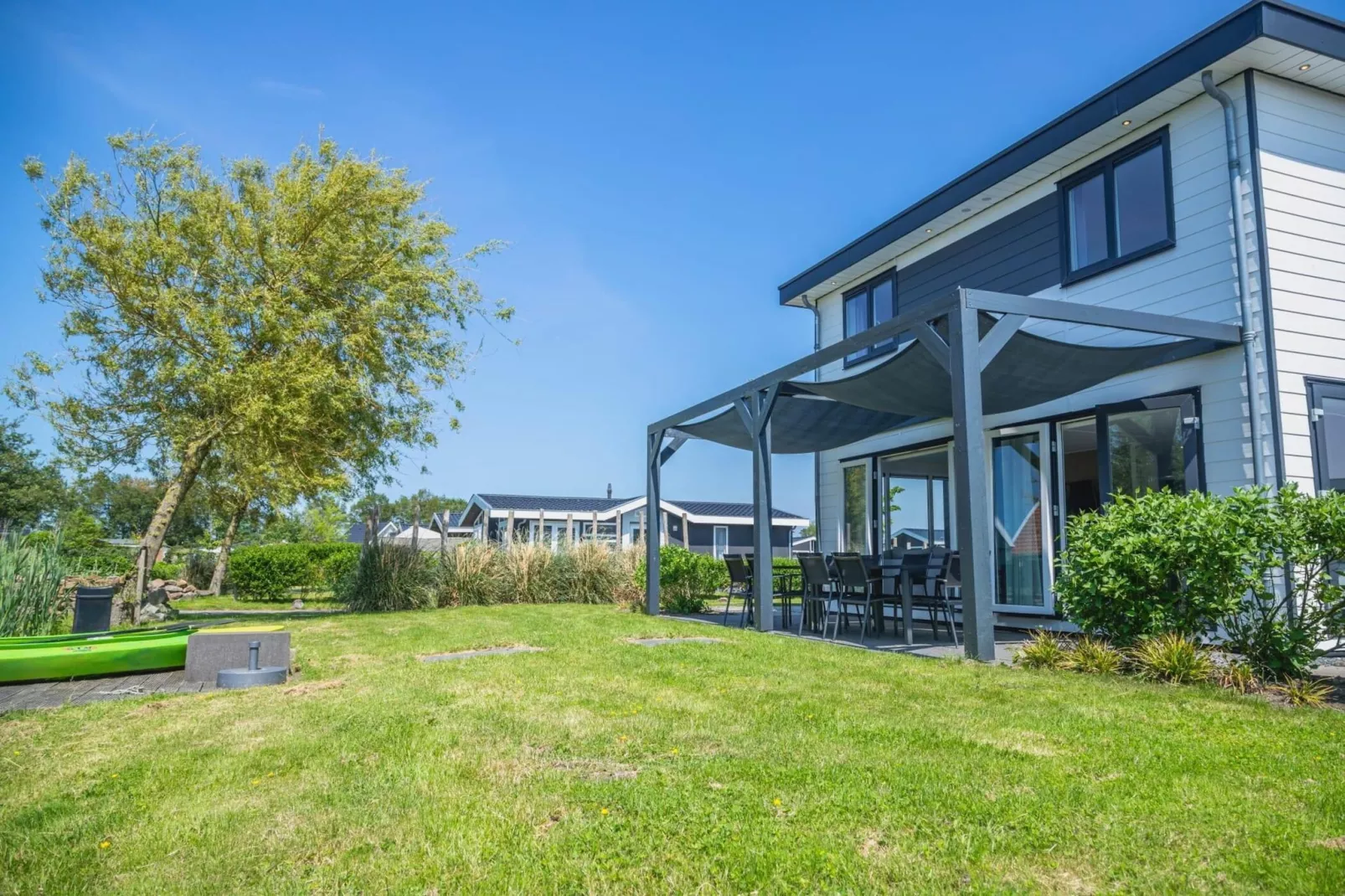 Beemsterdijk met Sauna  10 personen - Gardens in summer