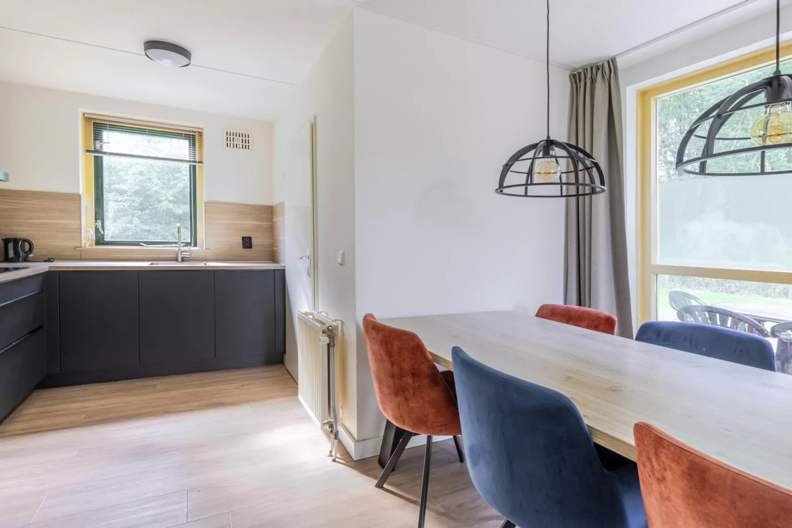 7 - Persoons Forest 217 Sauna Bungalow (copy) (copy) (copy) - Dining room