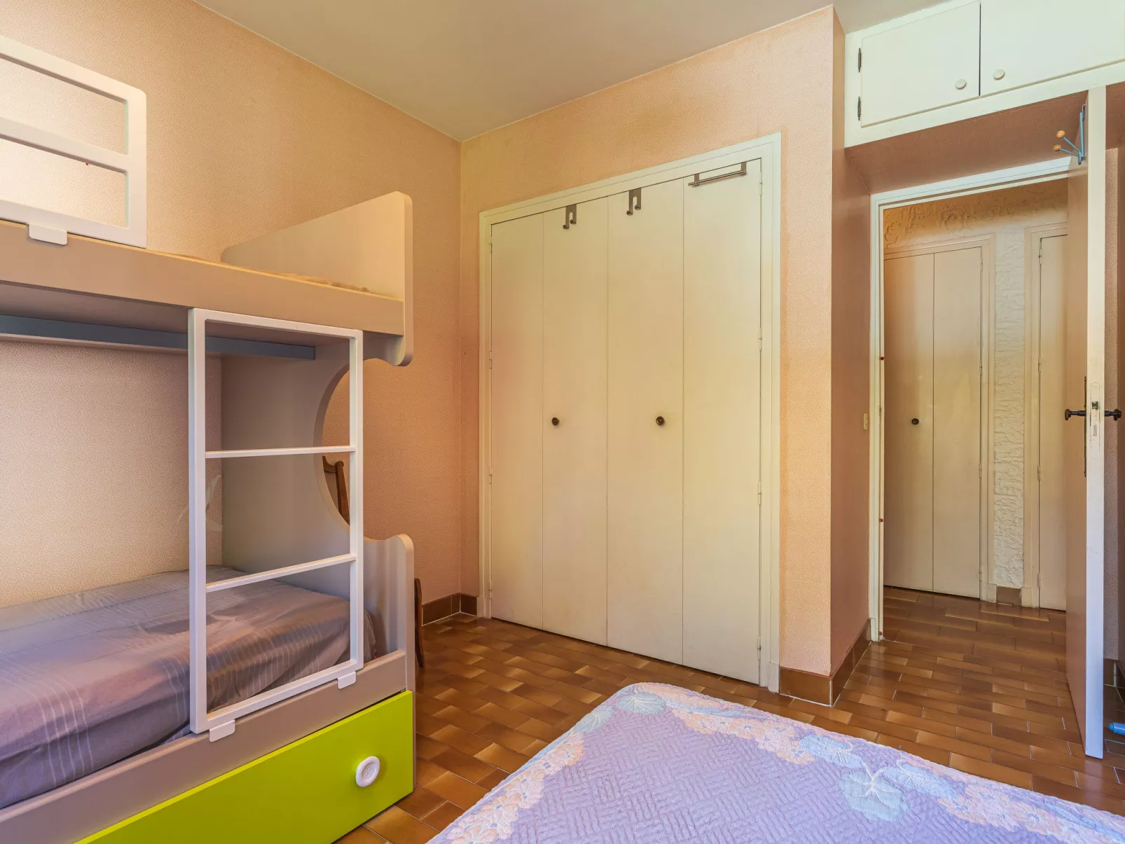 Des Moulins - Inside