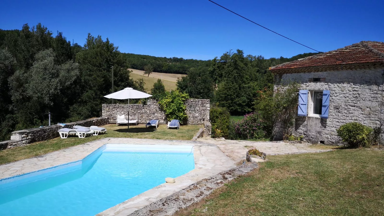Gite la Bergerie - Außenbereich Sommer