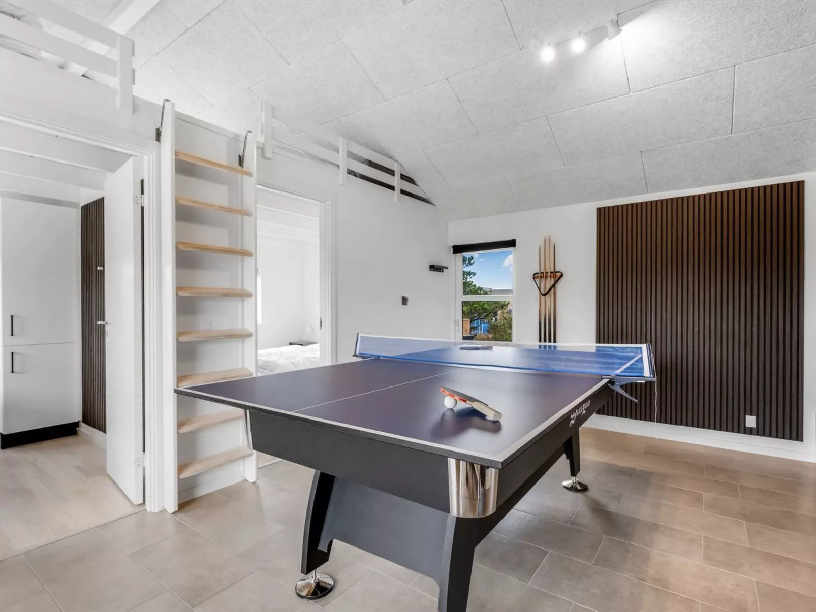 "Niesina" -  from the sea - Drinnen