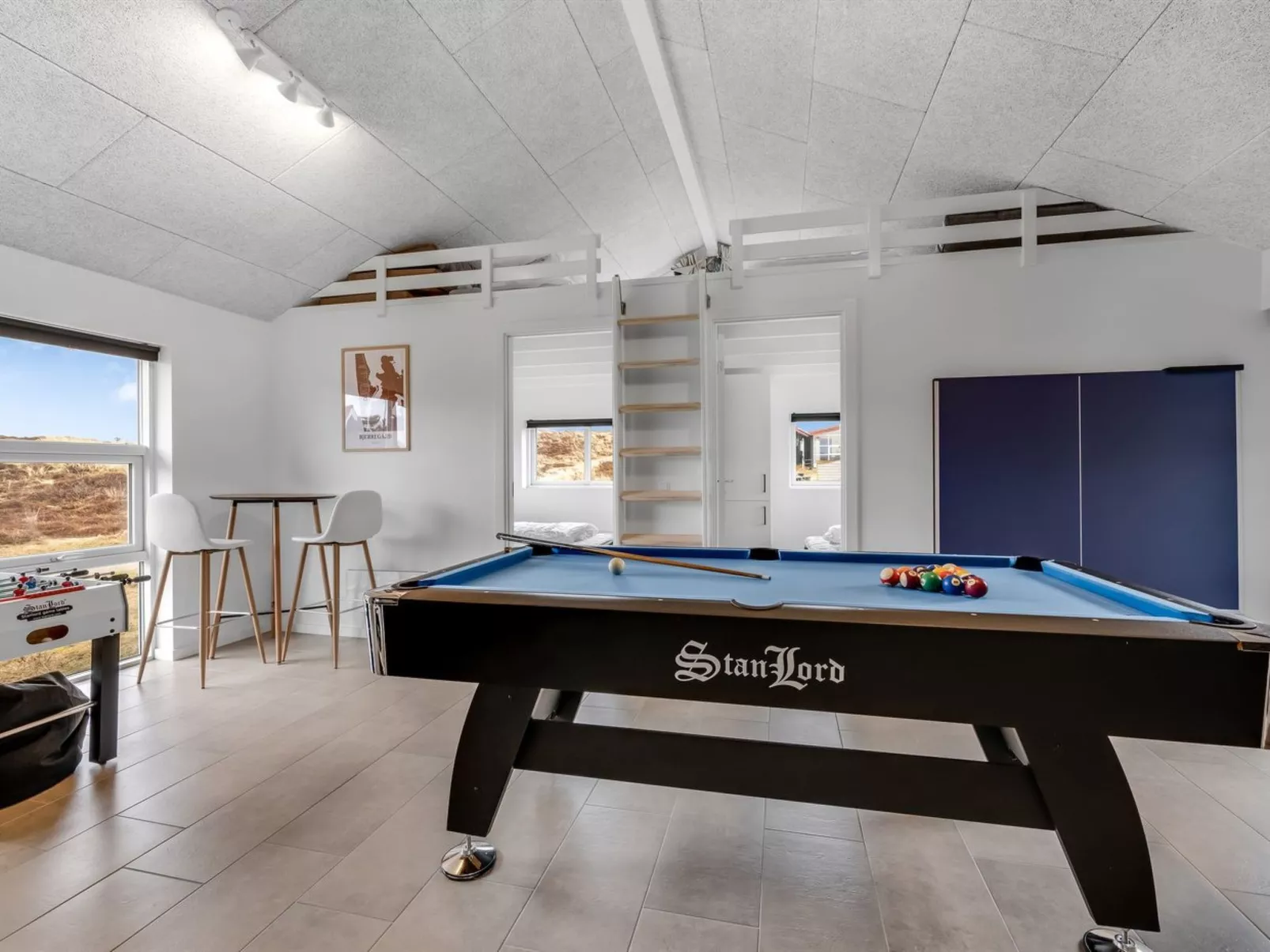 "Niesina" -  from the sea - Drinnen