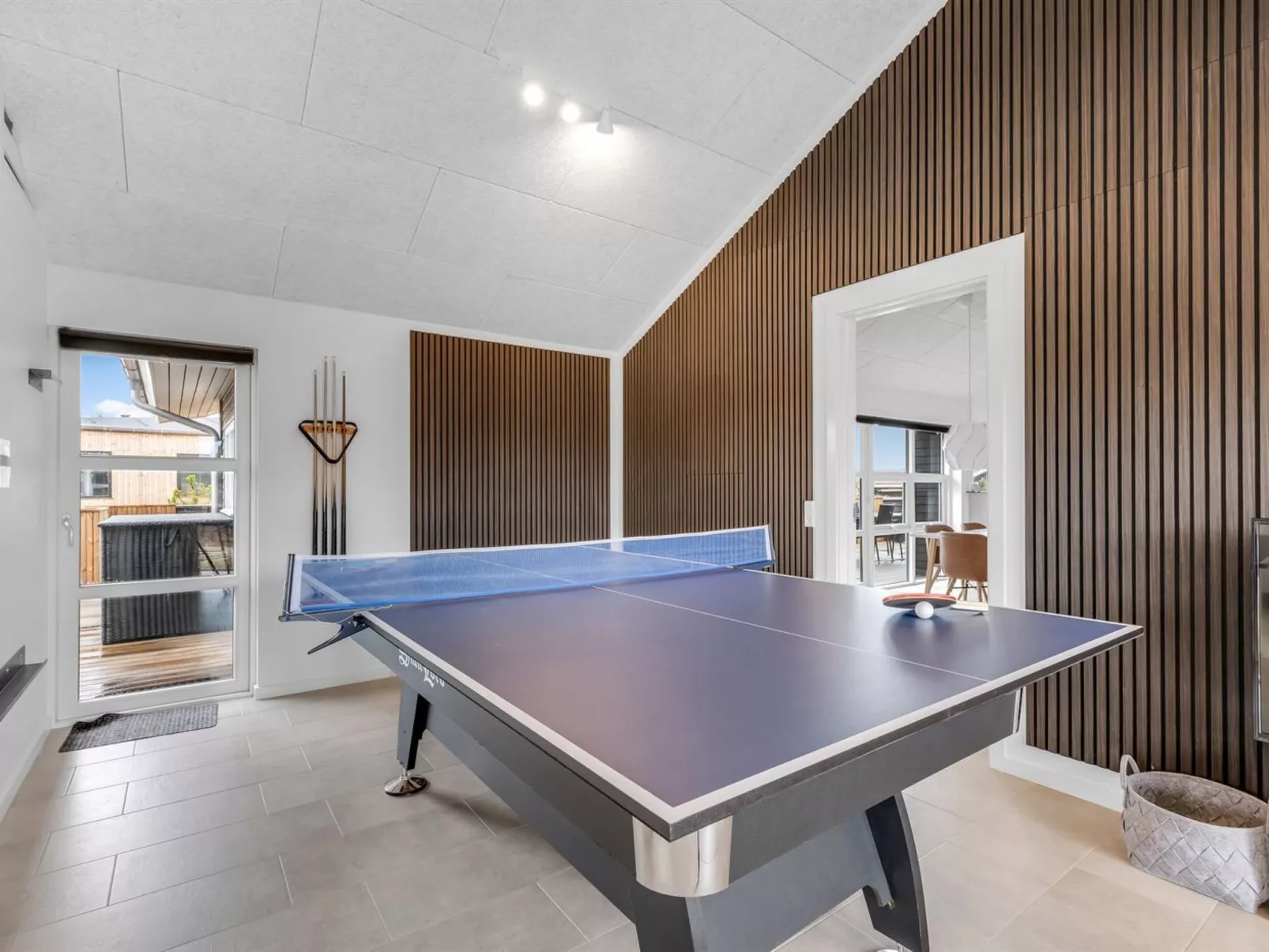 "Niesina" -  from the sea - Drinnen