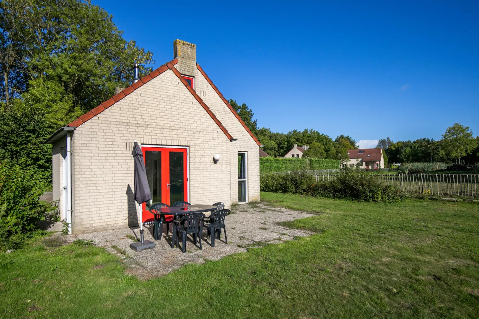 7 - Persoons Forest 217 Sauna Bungalow (copy) (copy) (copy) - Exterior in summer