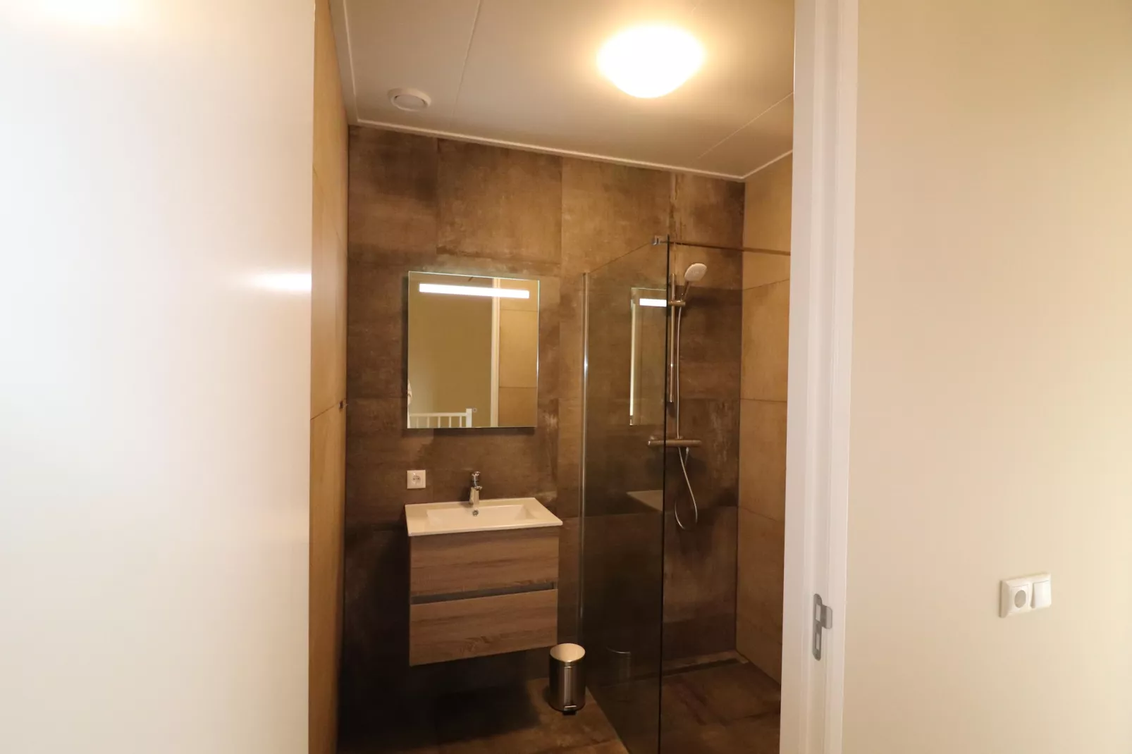 Moderne villa op het Friese platteland - Bathroom